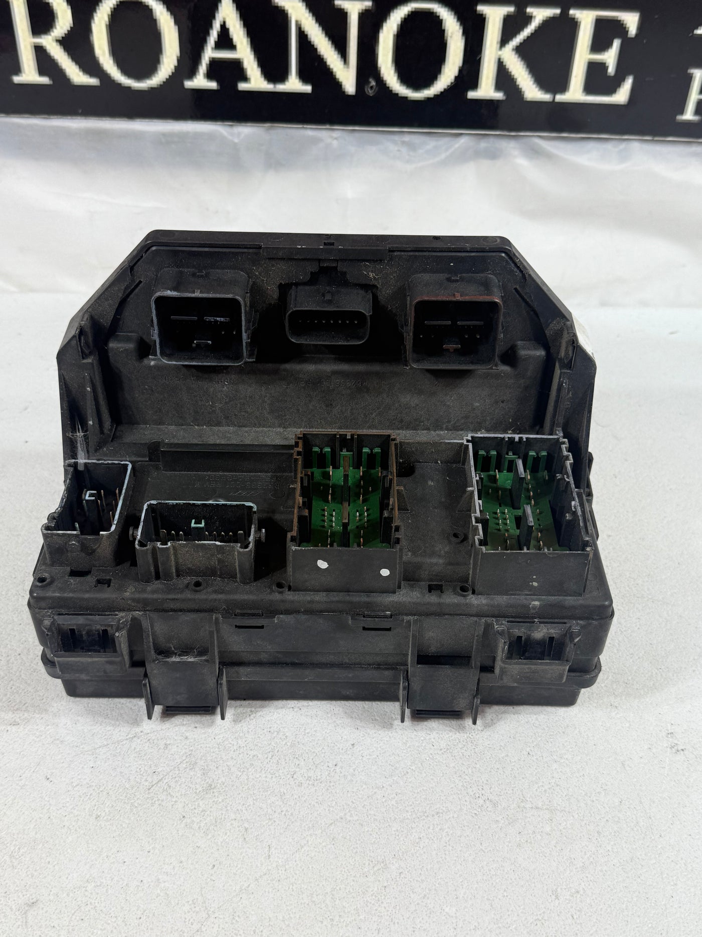 2010 Jeep Wrangler JK Totally Integrated Power Module Fuse Box TIPM 04692298AE