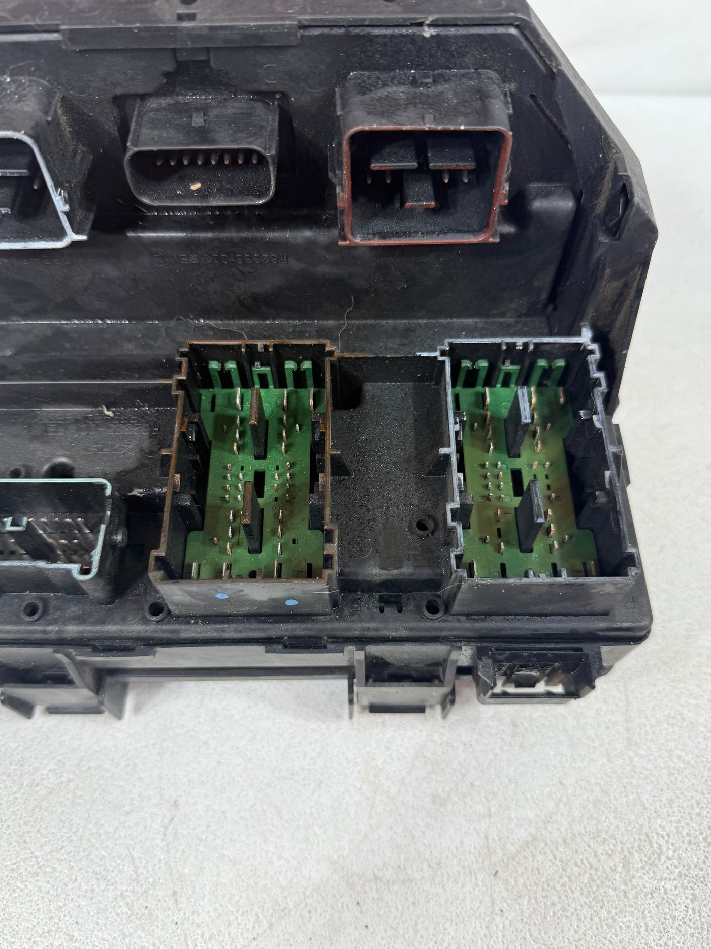 DODGE GRAND CARAVAN TOWN COUNTRY VW ROUTAN FUSE BOX TIPM 2011 04692335AH