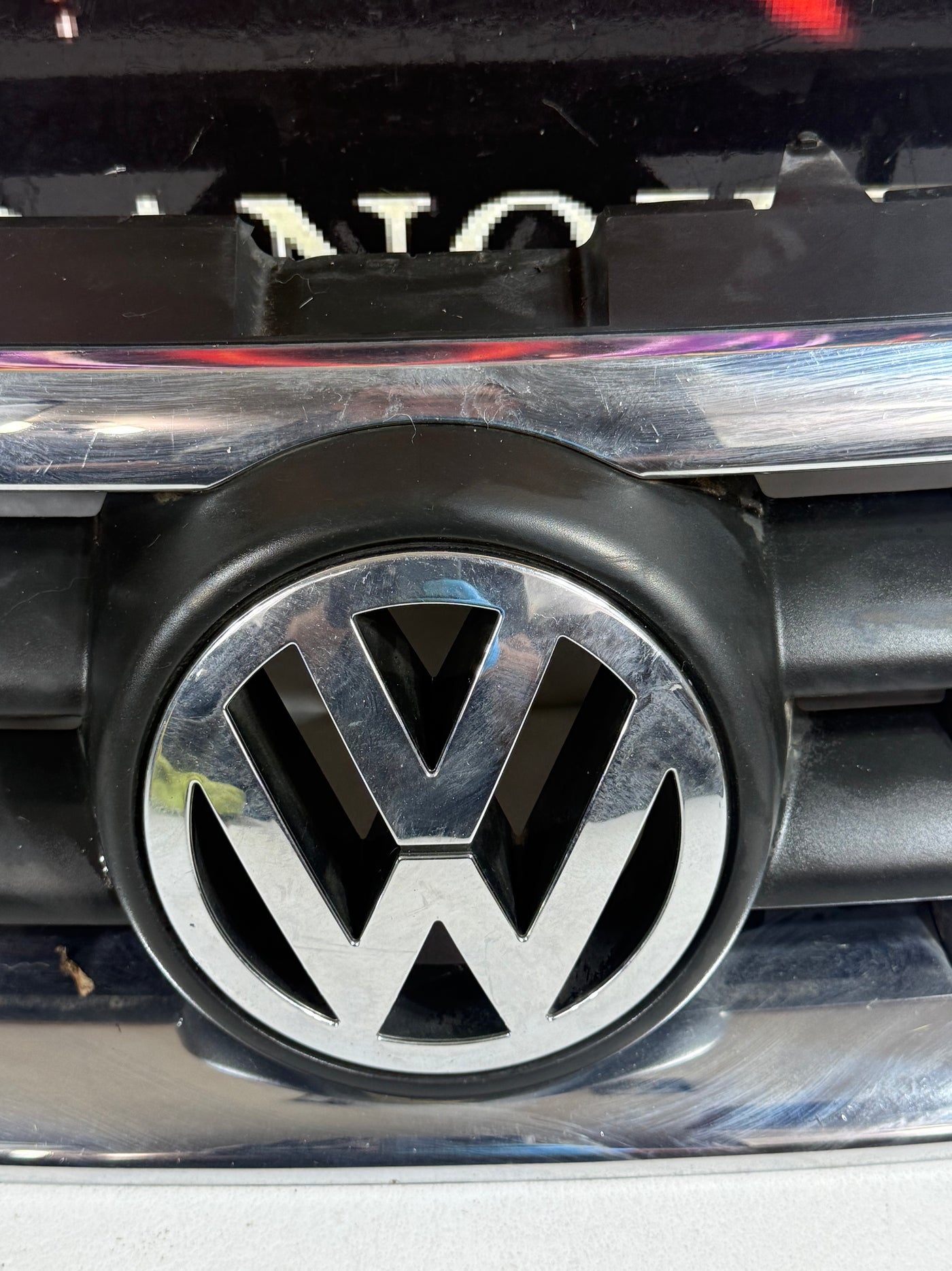 2004-2007 VW Touareg Upper Radiator Bumper Grille Grill Chrome OEM