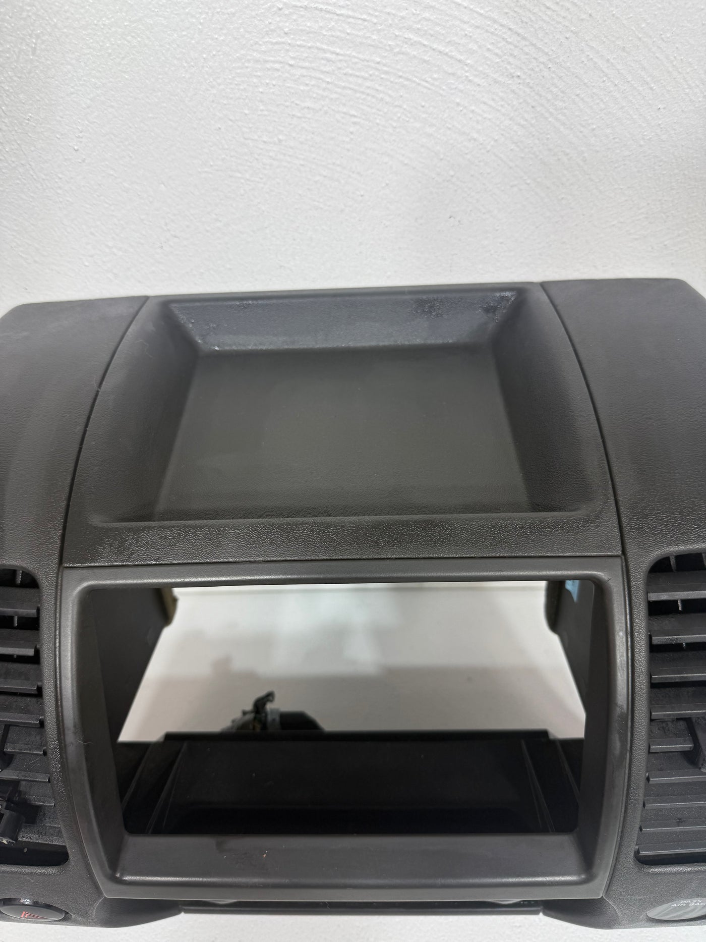 2005-2008 Nissan Xterra Radio Center Dash Bezel Trim Climate Control OEM