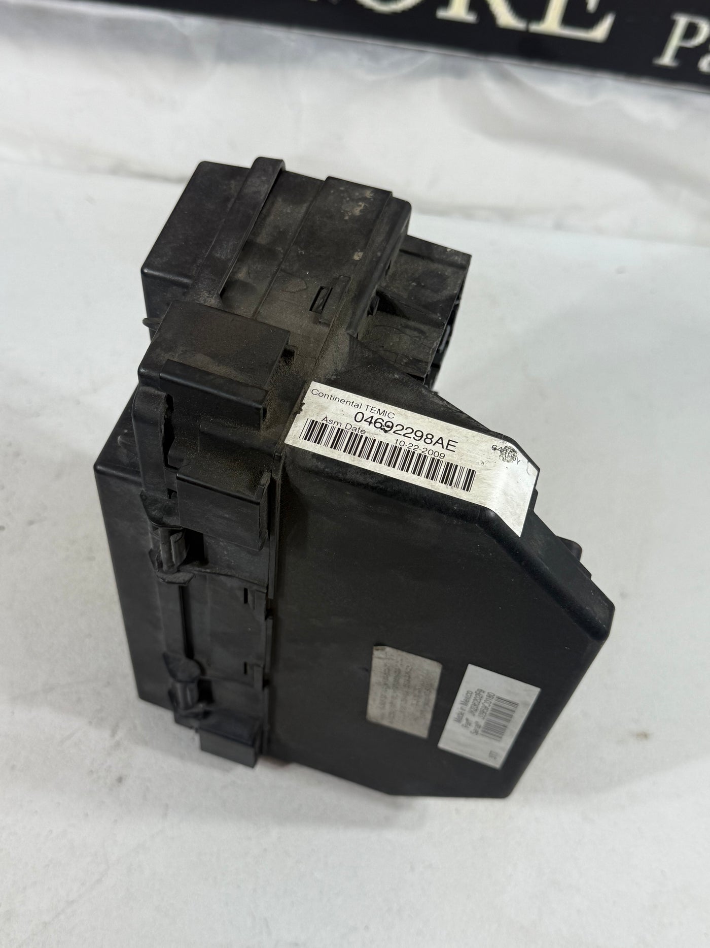 2010 Jeep Wrangler JK Totally Integrated Power Module Fuse Box TIPM 04692298AE
