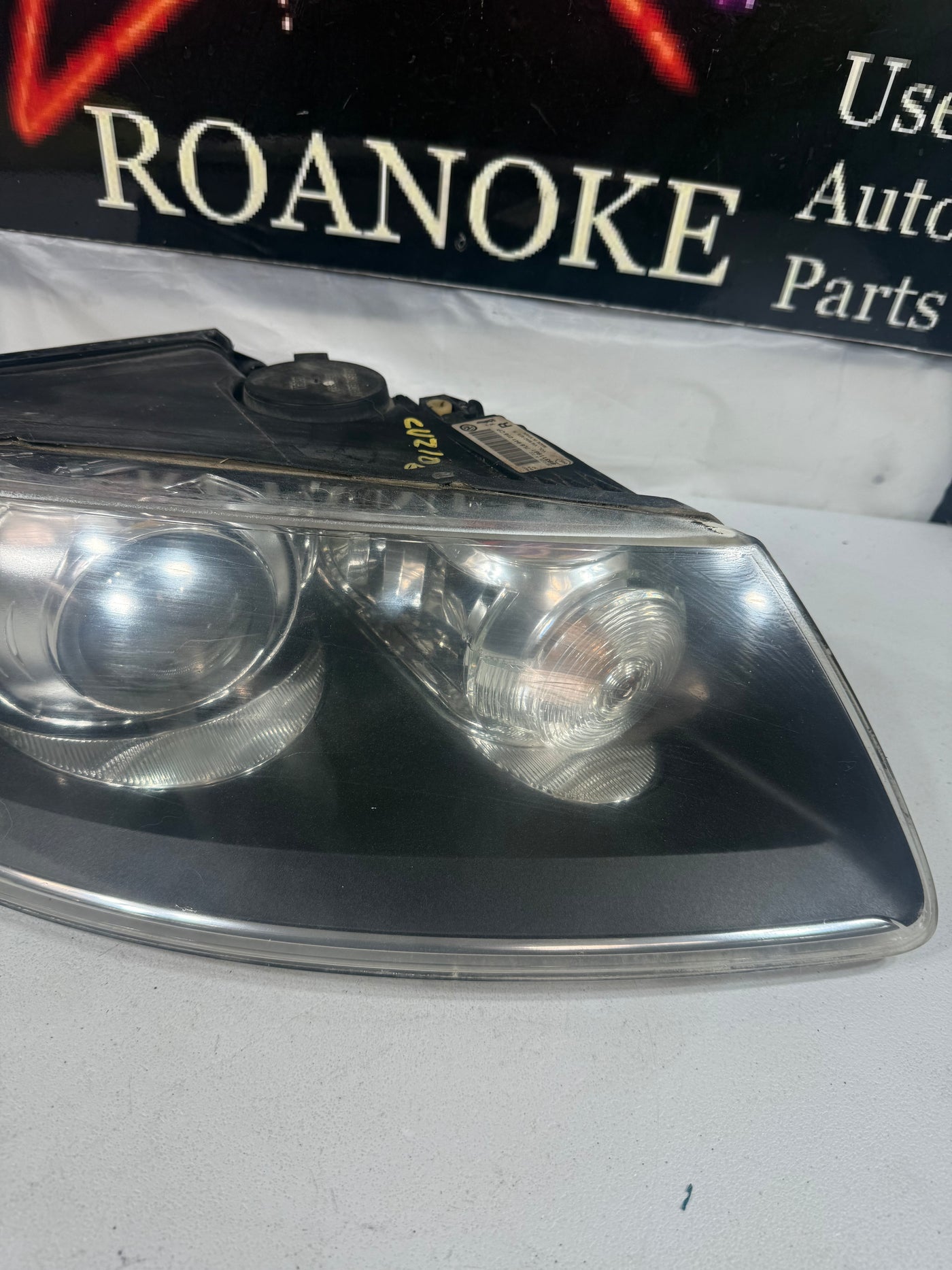 2004 2005 2006 2007 Volkswagen Touareg Xenon HID Headlight Passenger Side OEM