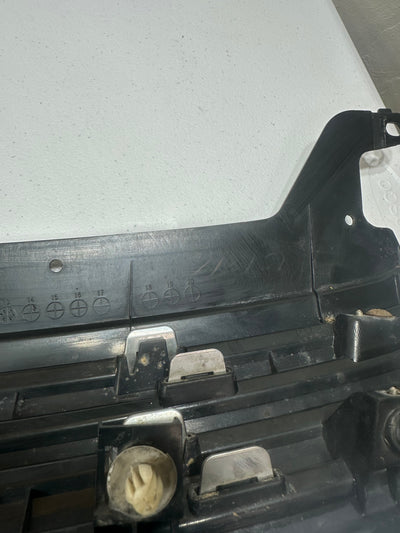 2014 MITSUBISHI OUTLANDER (NOT SPORT ) Grille OEM