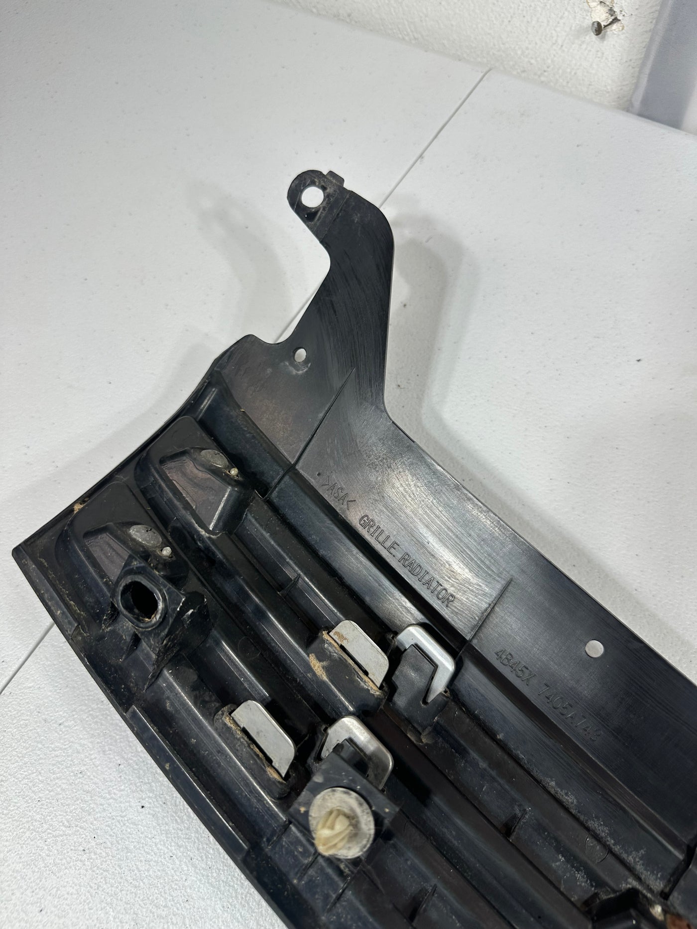 2014 MITSUBISHI OUTLANDER (NOT SPORT ) Grille OEM