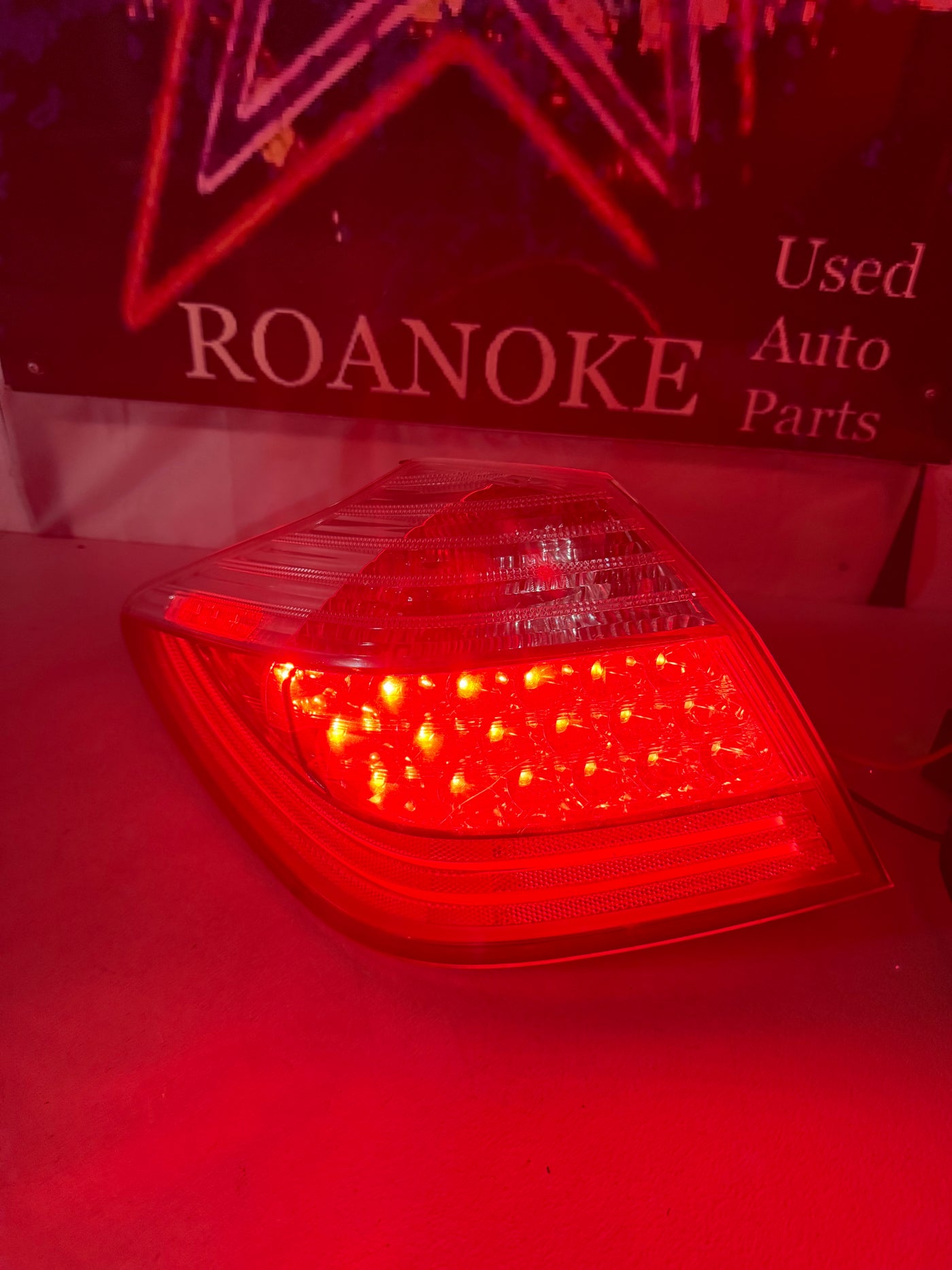 2009-2011 Hyundai Genesis Sedan Left Driver OUTER Tail Light Assembly OEM