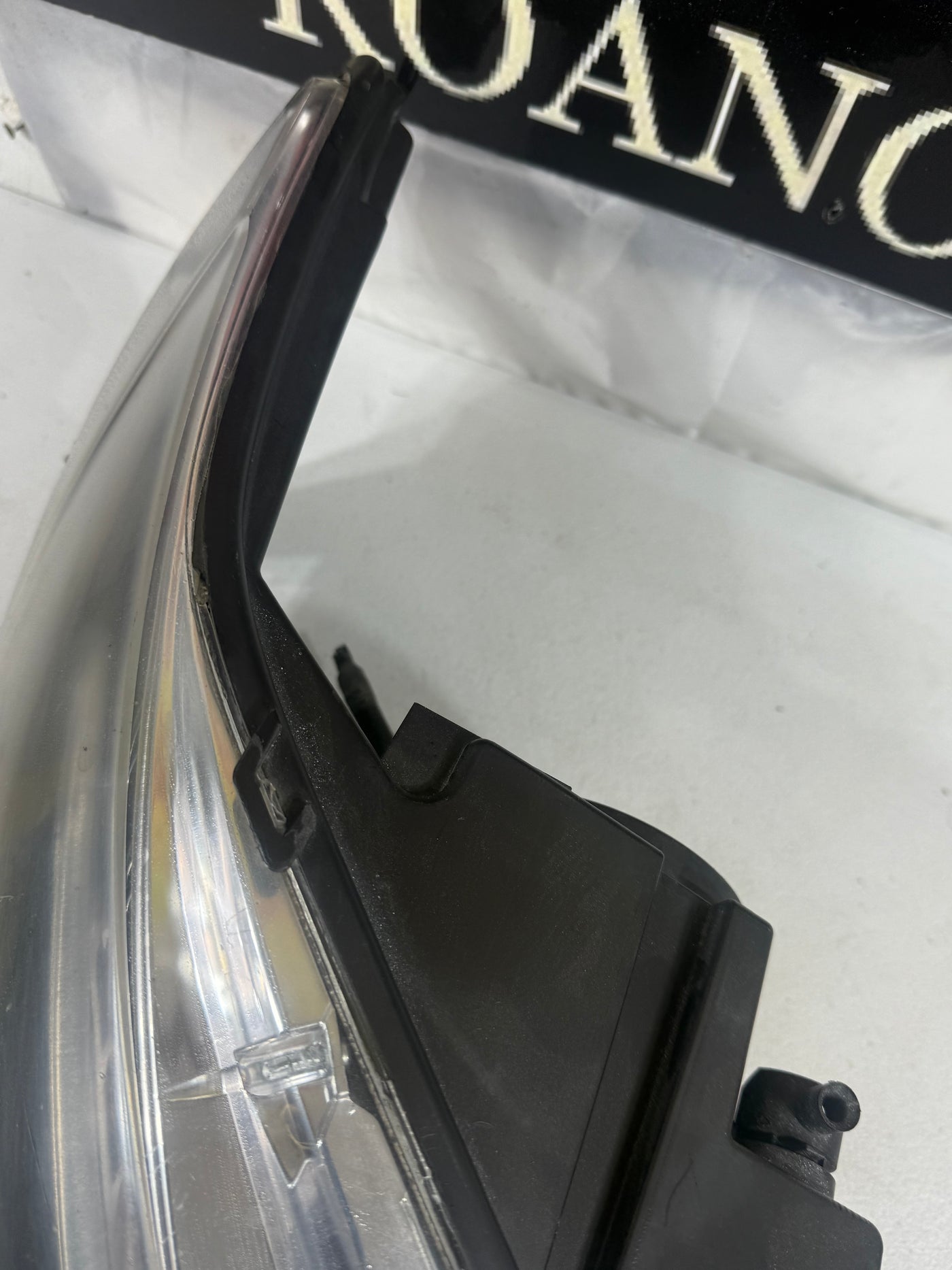 2013-2019 Ford Taurus Headlight Assembly Halogen right passenger side OEM