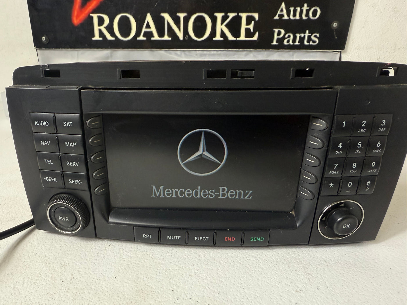 06-08 Mercedes W251 R350 R500 Navigation GPS Radio  Screen CD DVD Player OEM