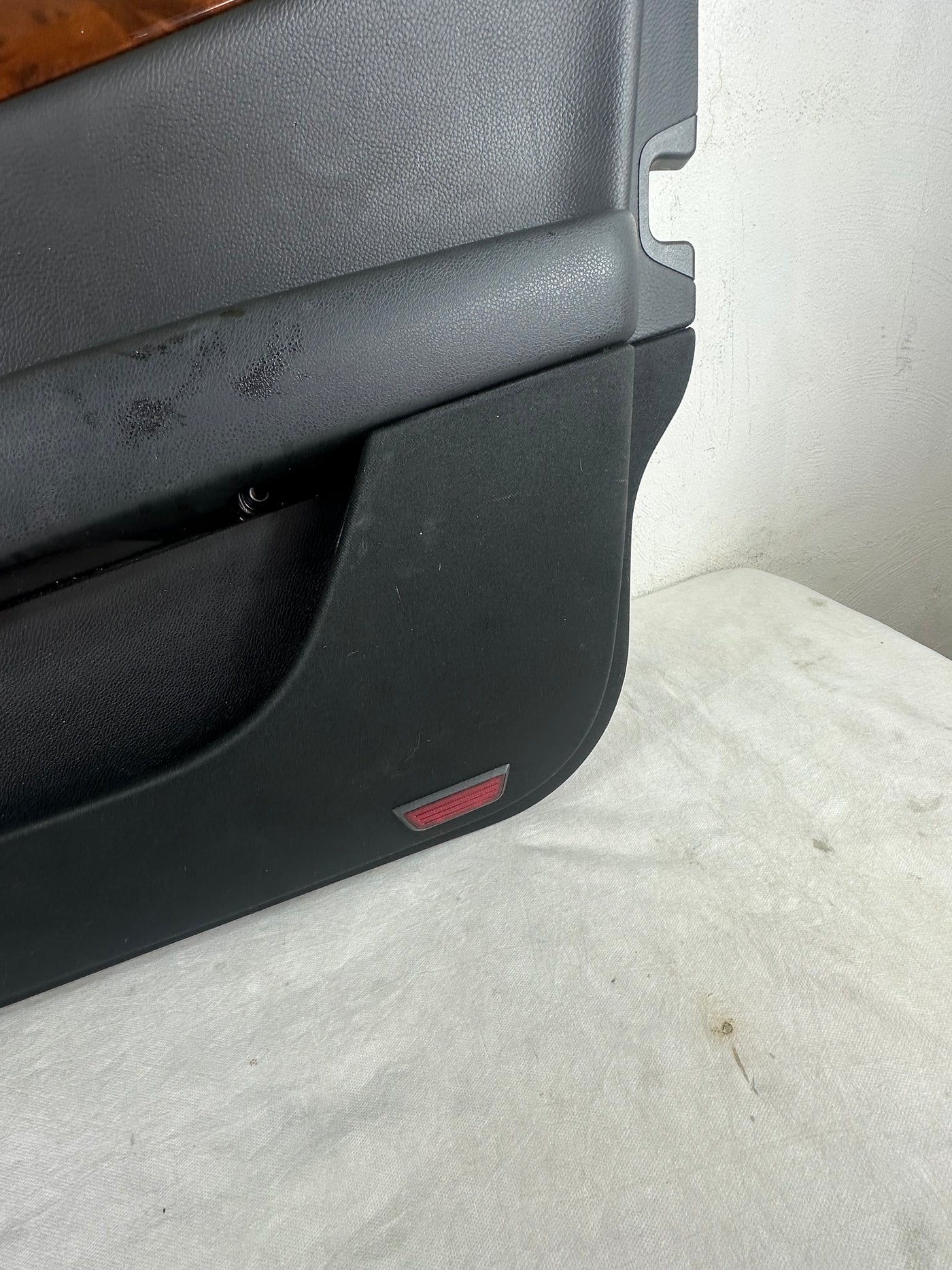 2010 2011 MERCEDES BENZ C-CLASS C300 Front Door Interior Panel Passenger front right side