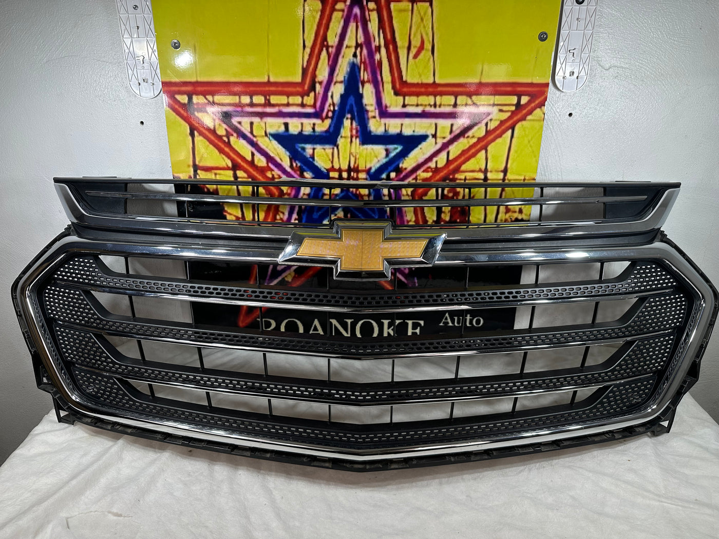 Grille Grill 2018-2020 Chevrolet Traverse 23376131 OEM