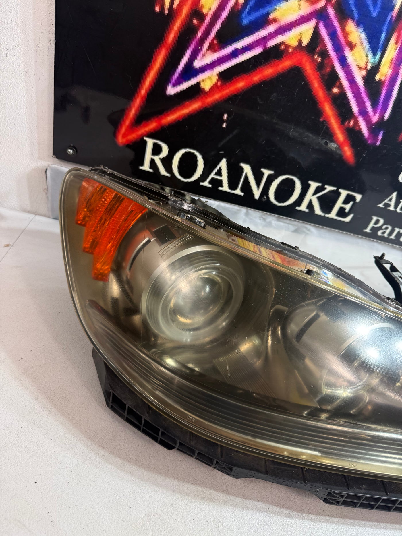 2005-2008 ACURA RL RIGHT PASSENGER SIDE HEADLIGHT XENON HID OEM