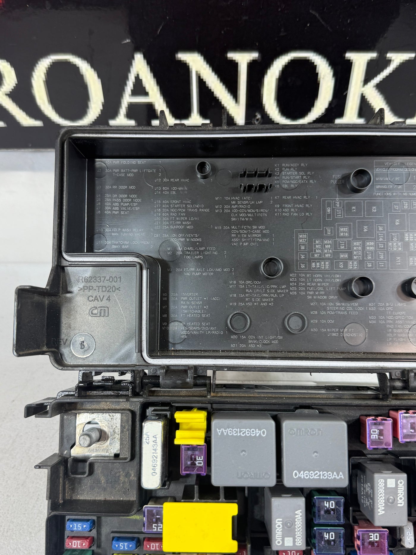 DODGE GRAND CARAVAN TOWN COUNTRY FUSE BOX TIPM 2014 68217405AB OEM