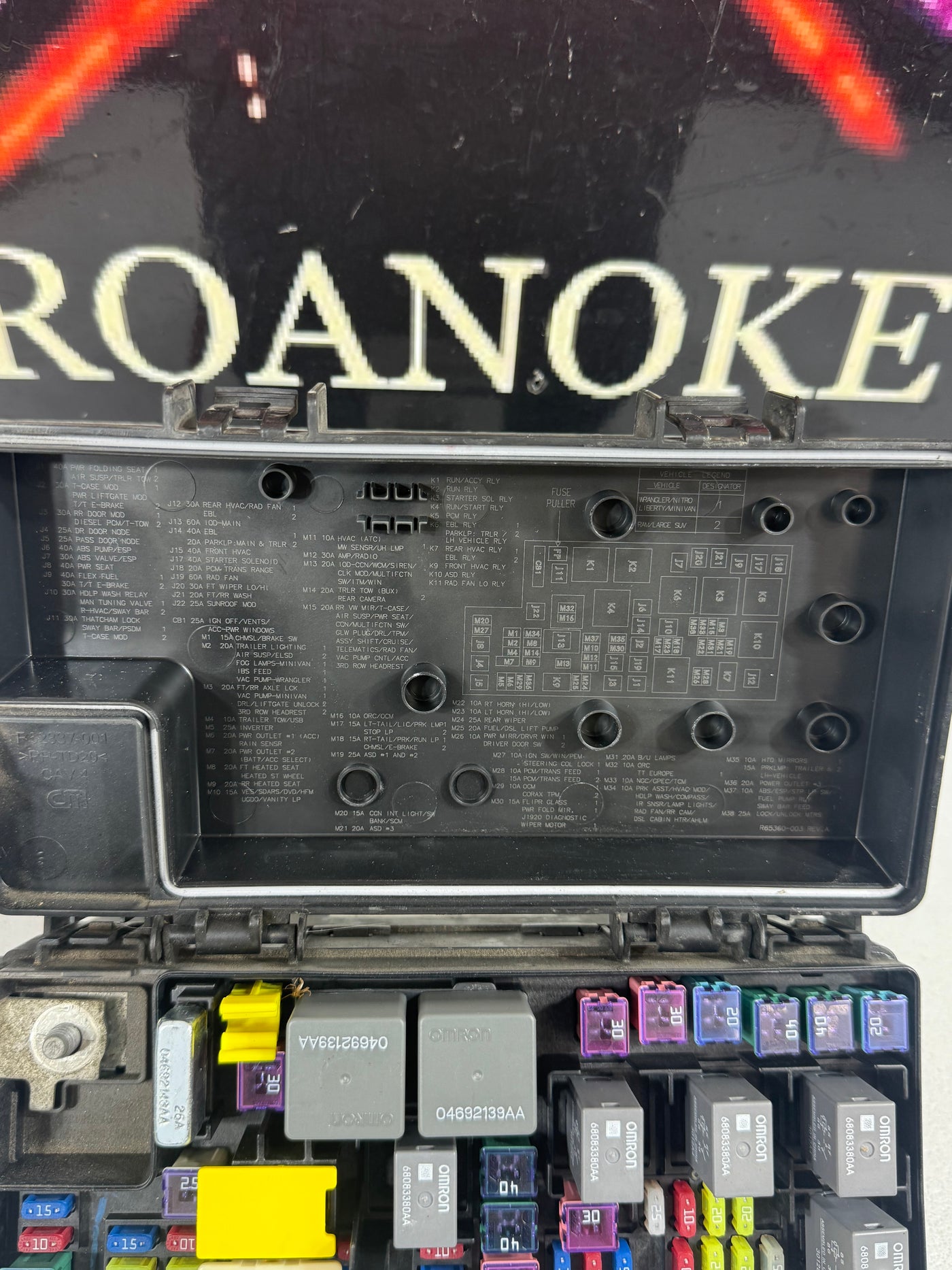 2013 Chrysler Town & Country Dodge Grand Caravan TIPM Fuse Relay Box 68163904AC