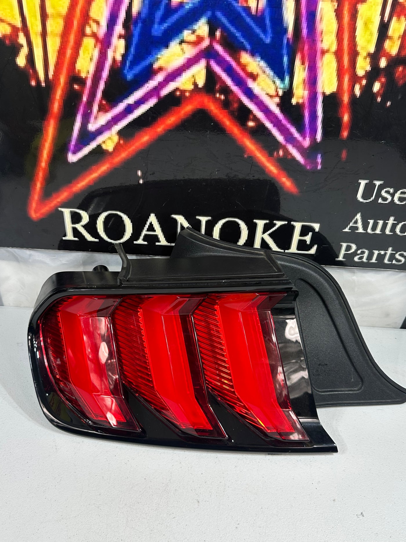 2018-2021 FORD MUSTANG LEFT DRIVER SIDE TAIL LIGHT TAILLIGHT LAMP LED OEM