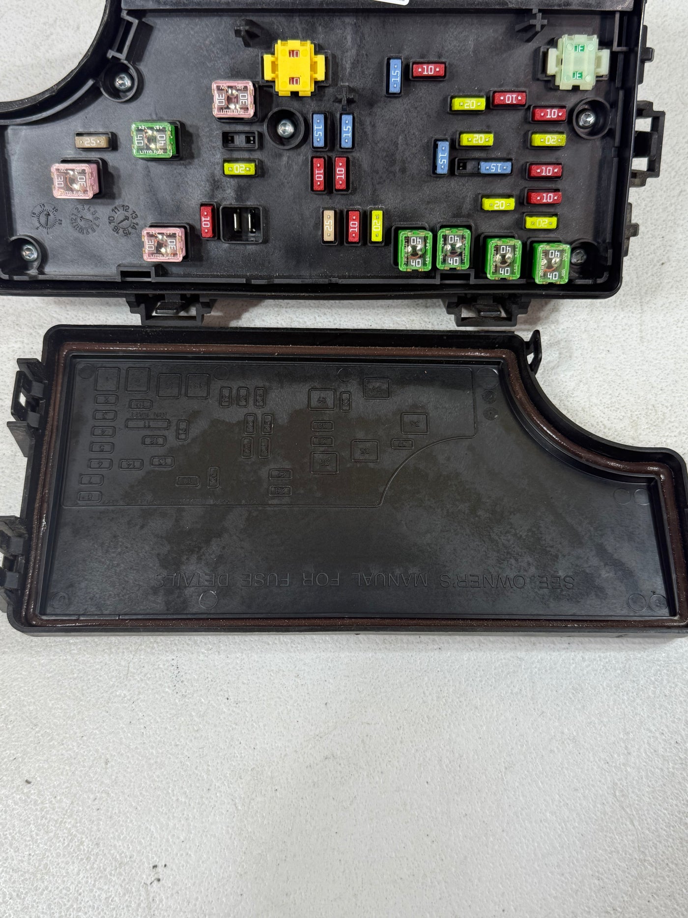 2011 - 2014 Chrysler 200 Fuse Box Relay Distribution Block P04692346AE OEM