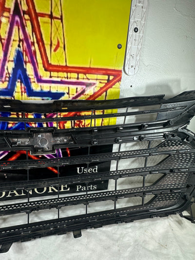 Grille Grill 2018-2020 Chevrolet Traverse 23376131 OEM