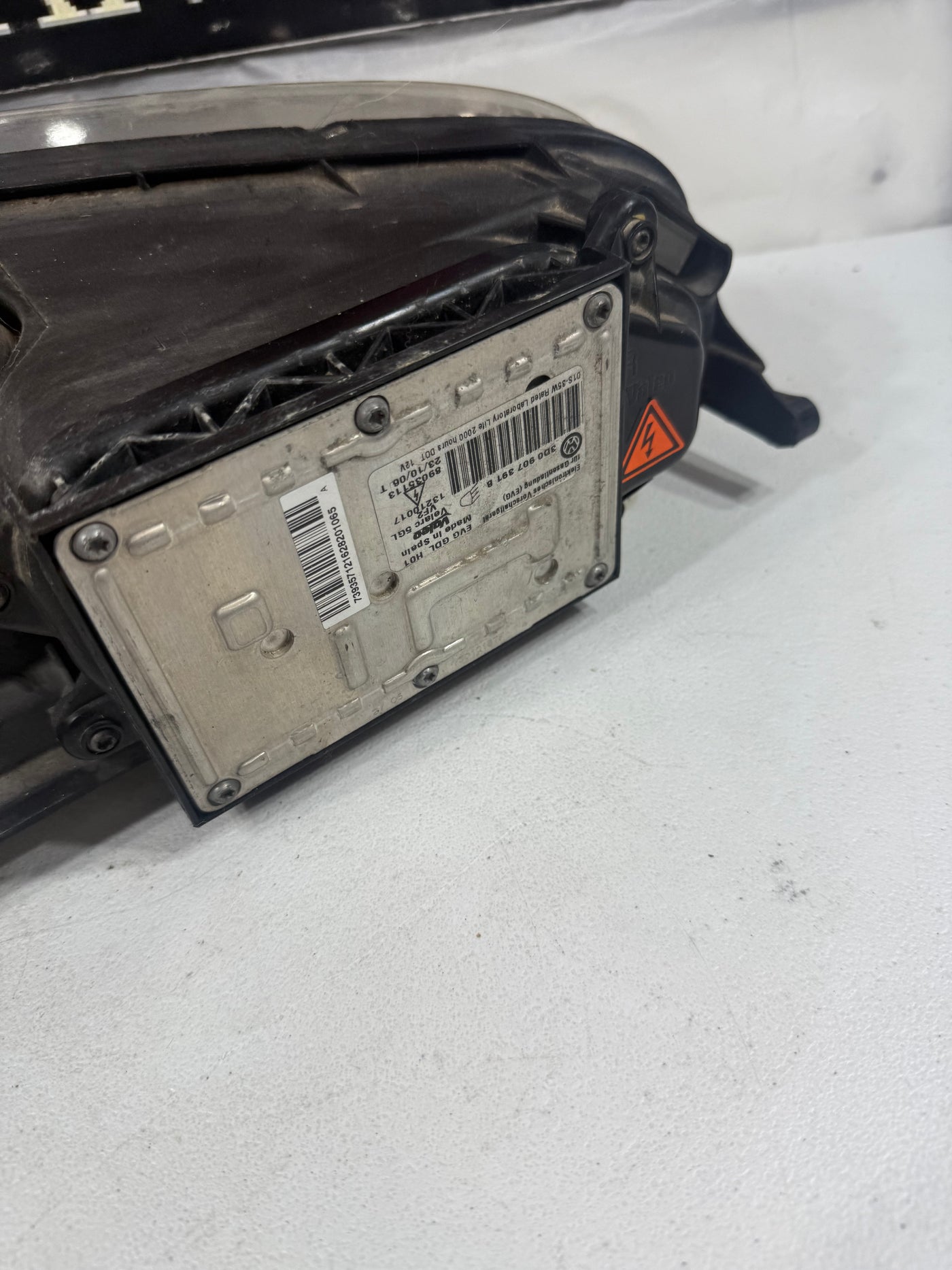 2004 2005 2006 2007 Volkswagen Touareg Xenon HID Headlight Passenger Side OEM