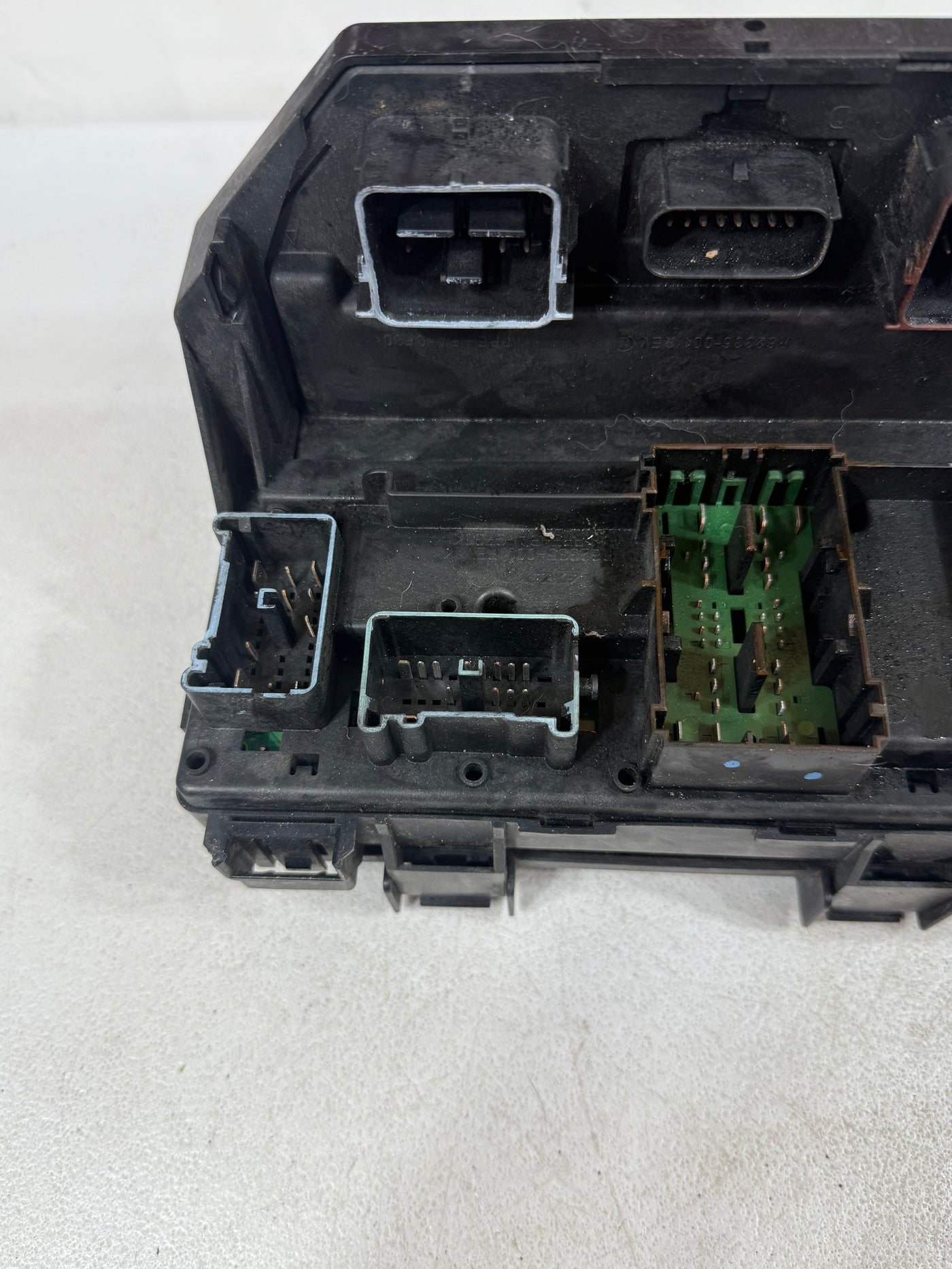 DODGE GRAND CARAVAN TOWN COUNTRY VW ROUTAN FUSE BOX TIPM 2011 04692335AH