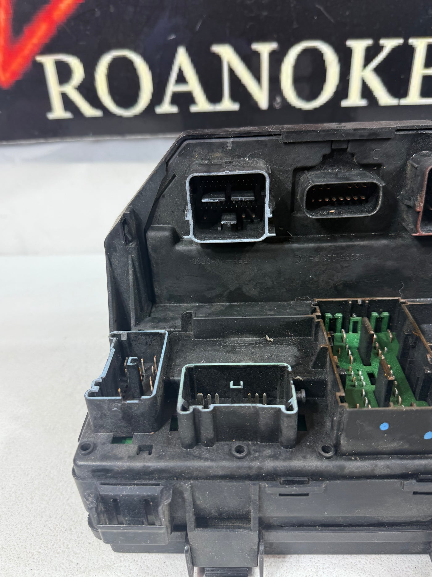 DODGE GRAND CARAVAN TOWN COUNTRY VW ROUTAN FUSE BOX TIPM 2011 04692335AH