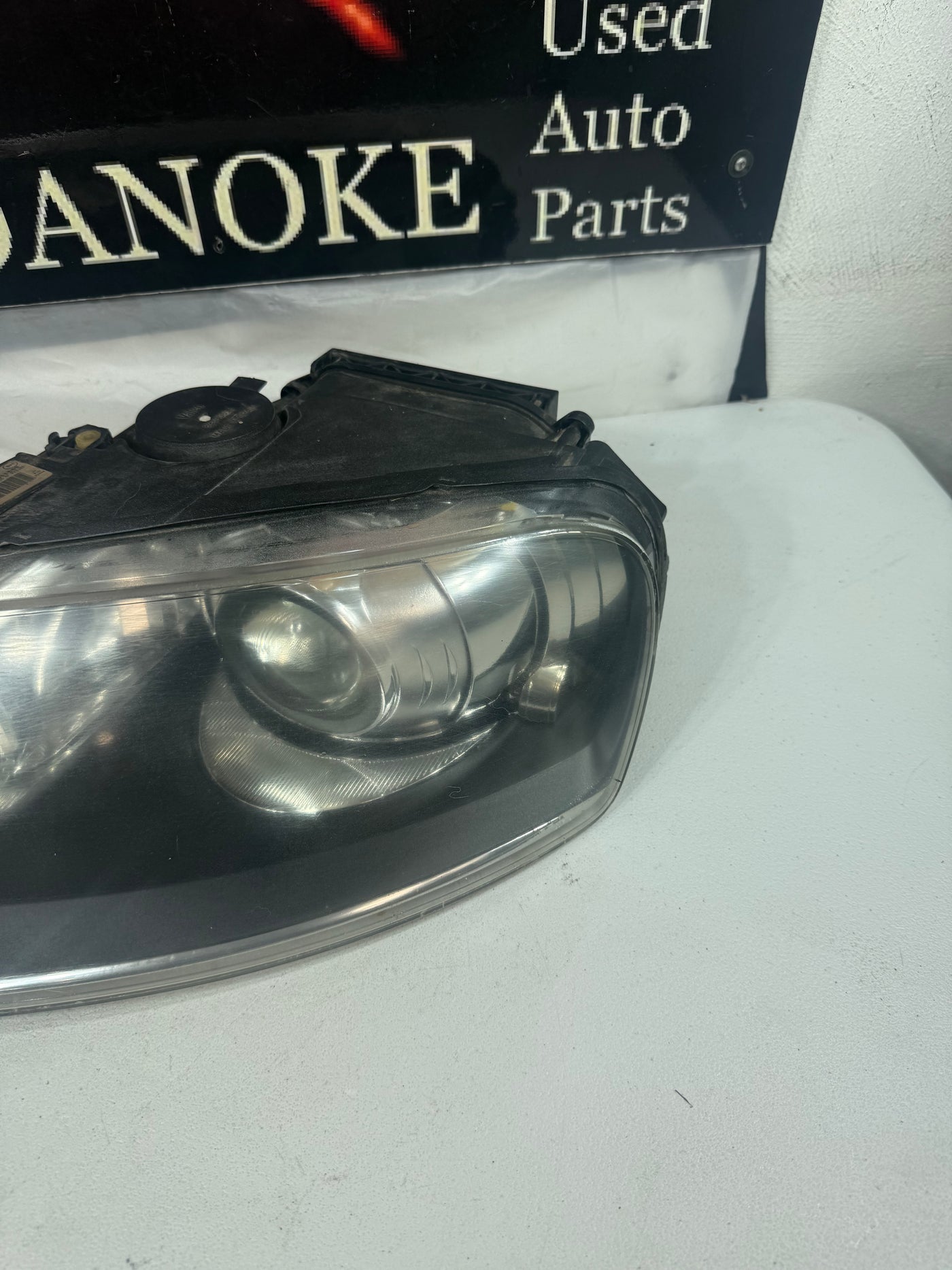 2004 2005 2006 2007 Volkswagen Touareg Xenon HID Headlight Driver Side OEM