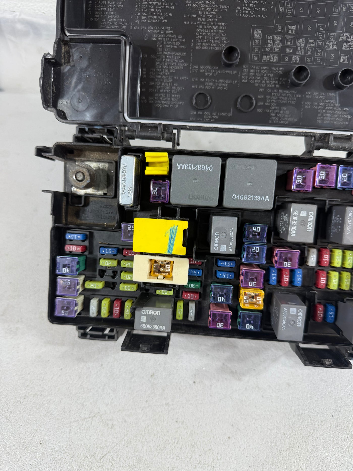 2012 DURANGO GRAND CHEROKEE TIPM INTEGRATED POWER MODULE FUSE BOX OEM 68089321AD