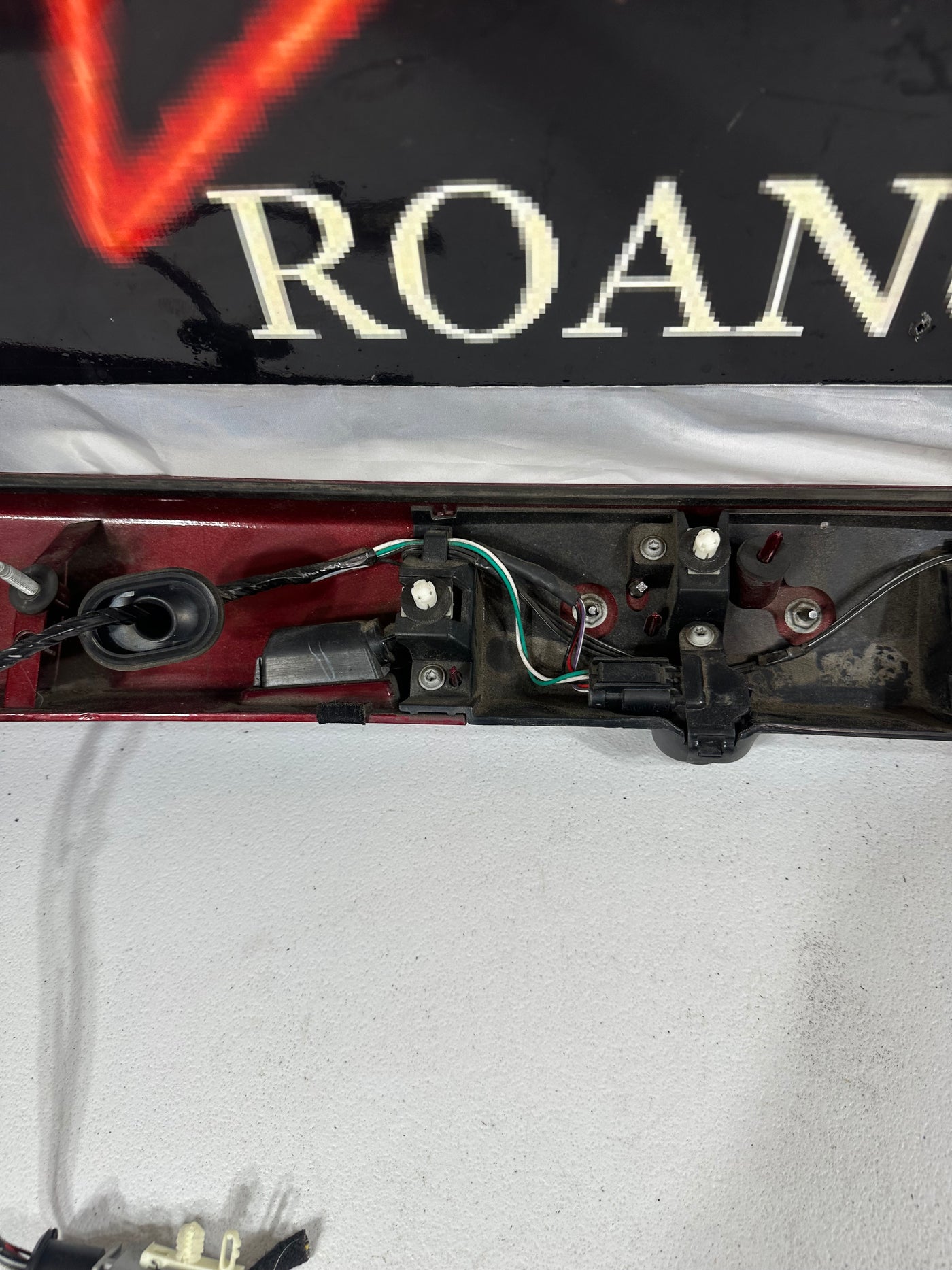 2017-2019 FORD ESCAPE LIFTGATE MOLDING GARNISH BACKUP CAMERA BURGUNDY OEM