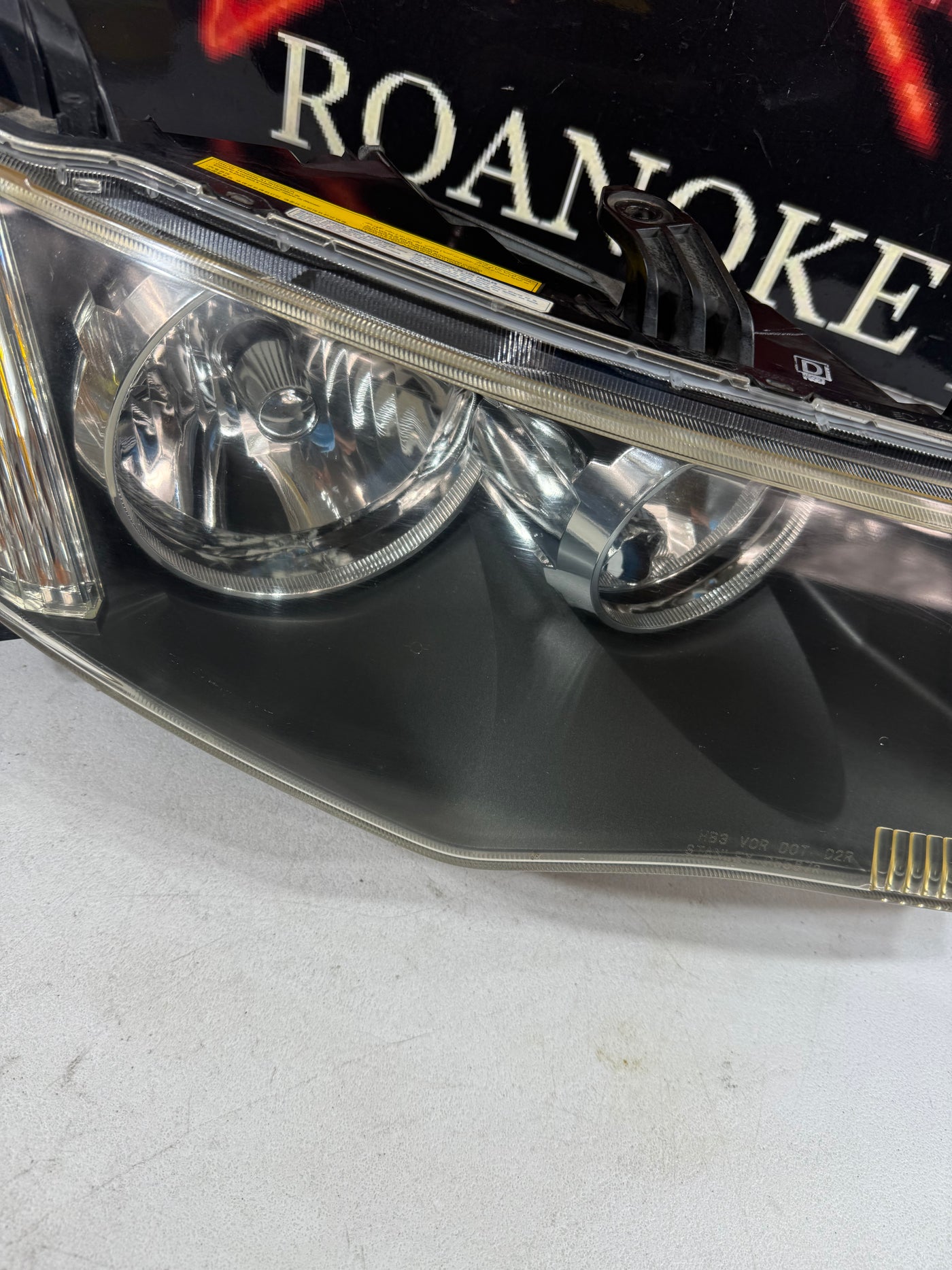 Xenon HID 2007-2009 Mitsubishi Outlander Right Passenger Headlight OEM
