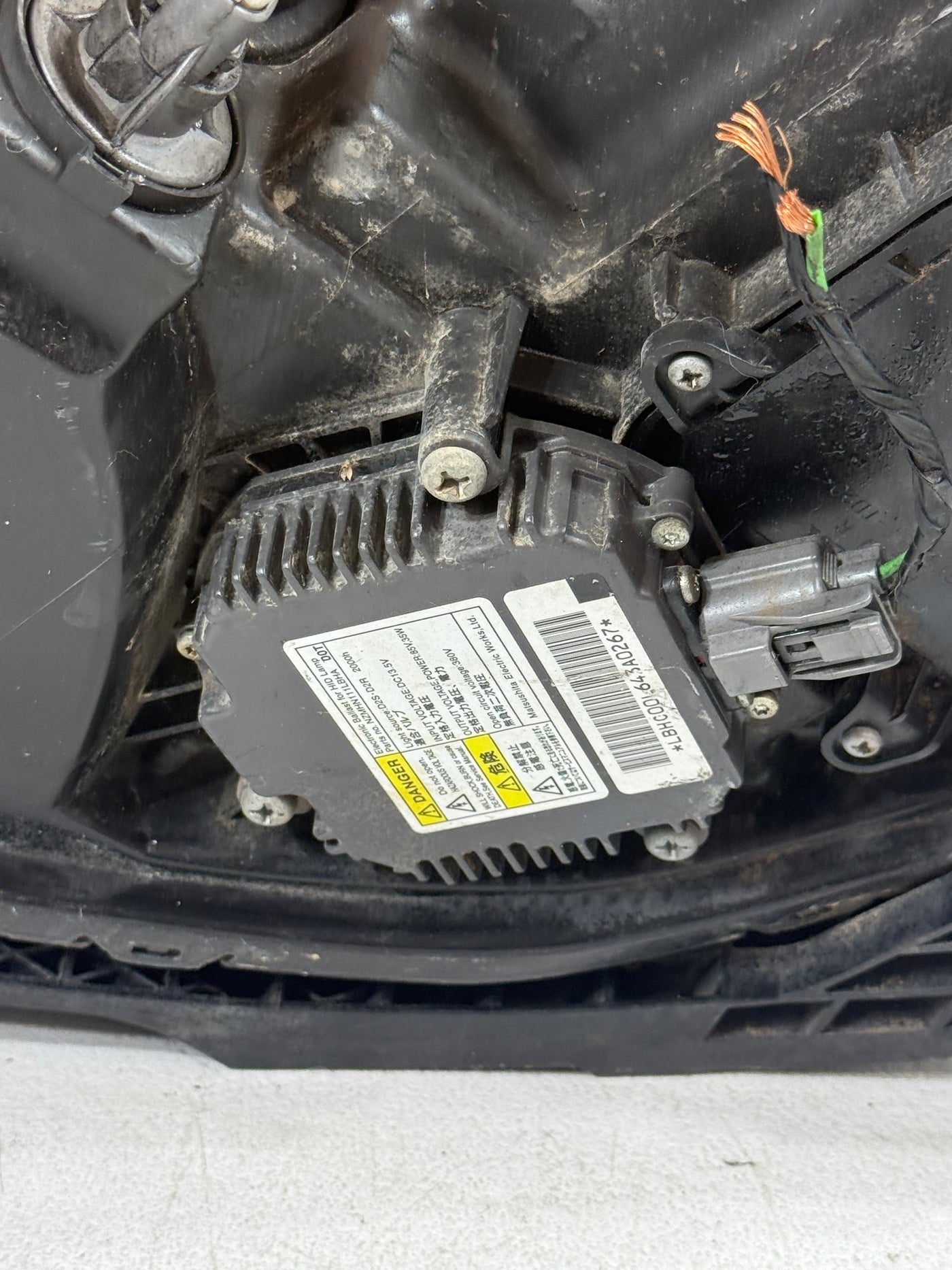 2005-2008 ACURA RL RIGHT PASSENGER SIDE HEADLIGHT XENON HID OEM