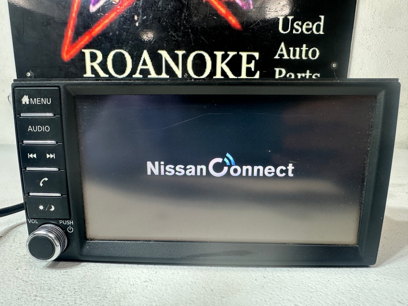 2018 - 2019 Nissan Frontier OEM Touch Screen AM FM Bluetooth AUX Radio Receiver