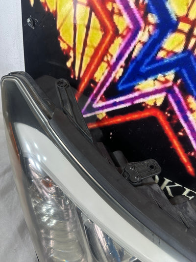 Passenger Headlight Korea Built Halogen Fits 13-16 SANTA FE 301732