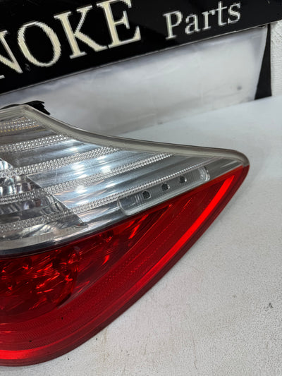 2009-2011 Hyundai Genesis Sedan Right/Passenger OUTER Tail Light Assembly OEM
