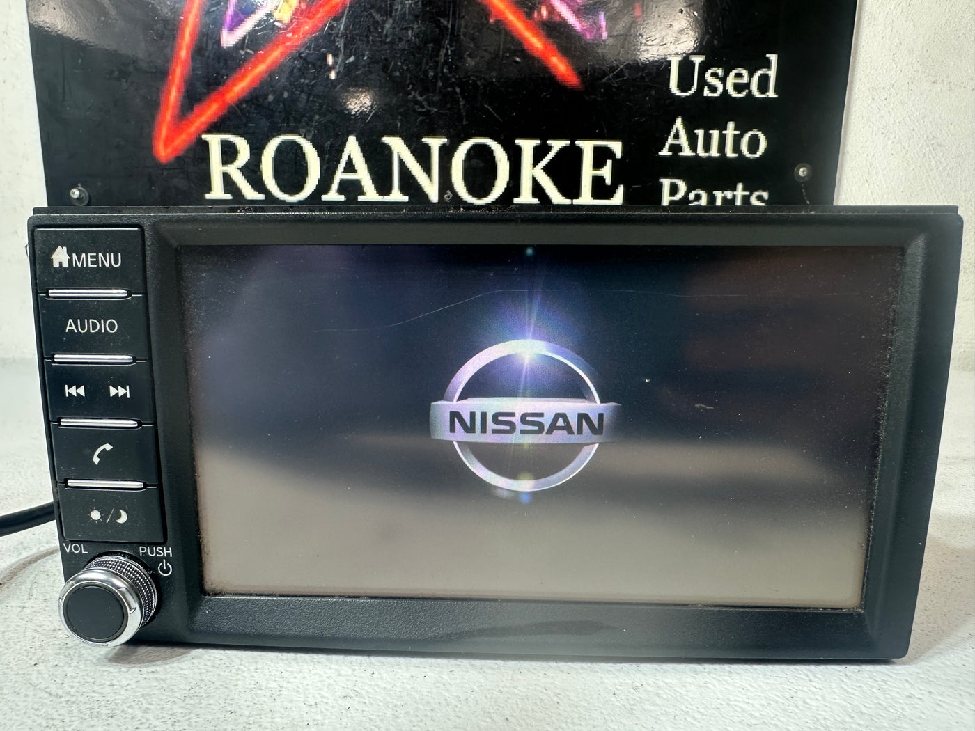 2018 - 2019 Nissan Frontier OEM Touch Screen AM FM Bluetooth AUX Radio Receiver