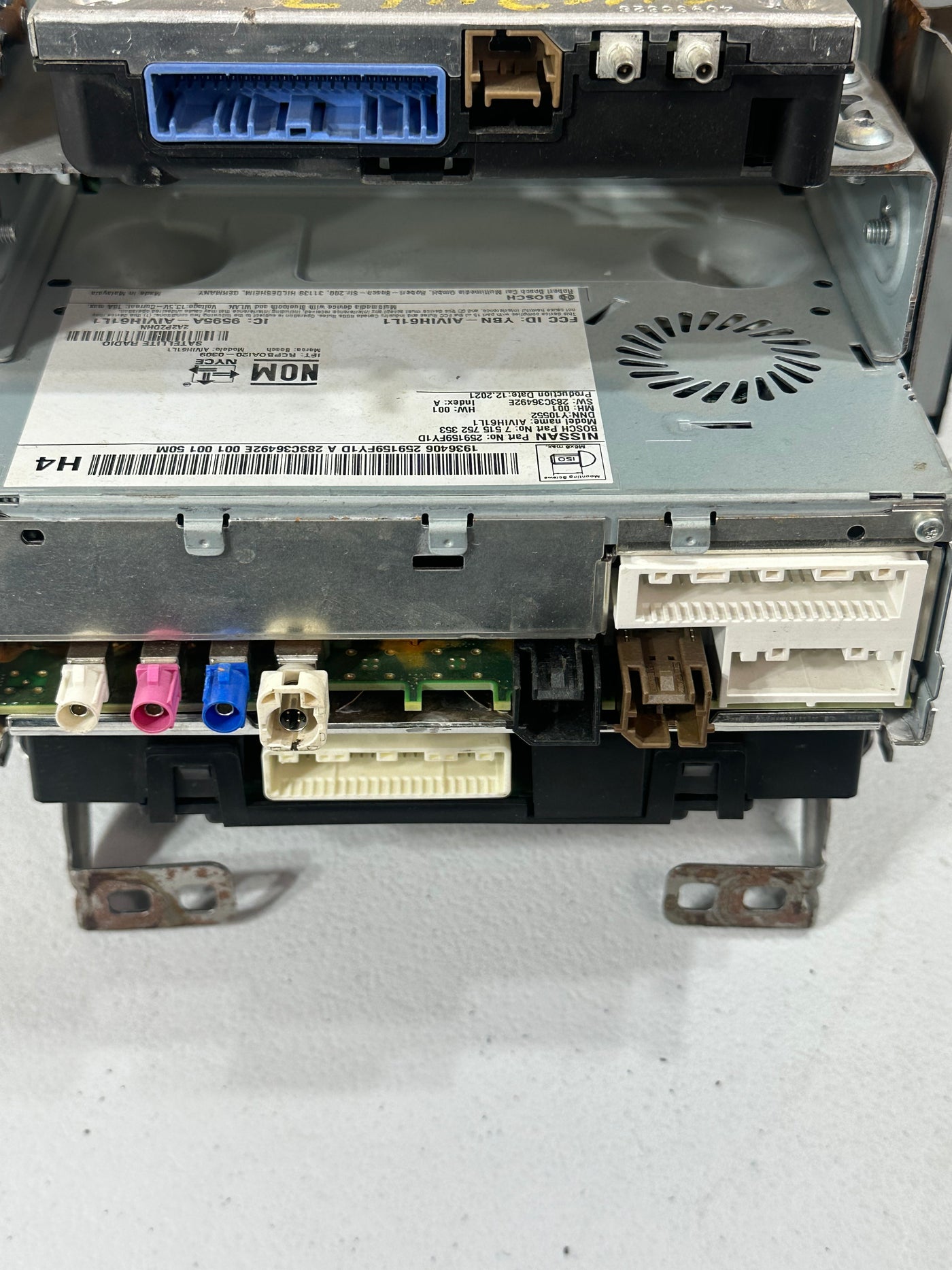 2020- 2022 Nissan Titan XD OEM Navigation AM FM Radio Stereo Receiver