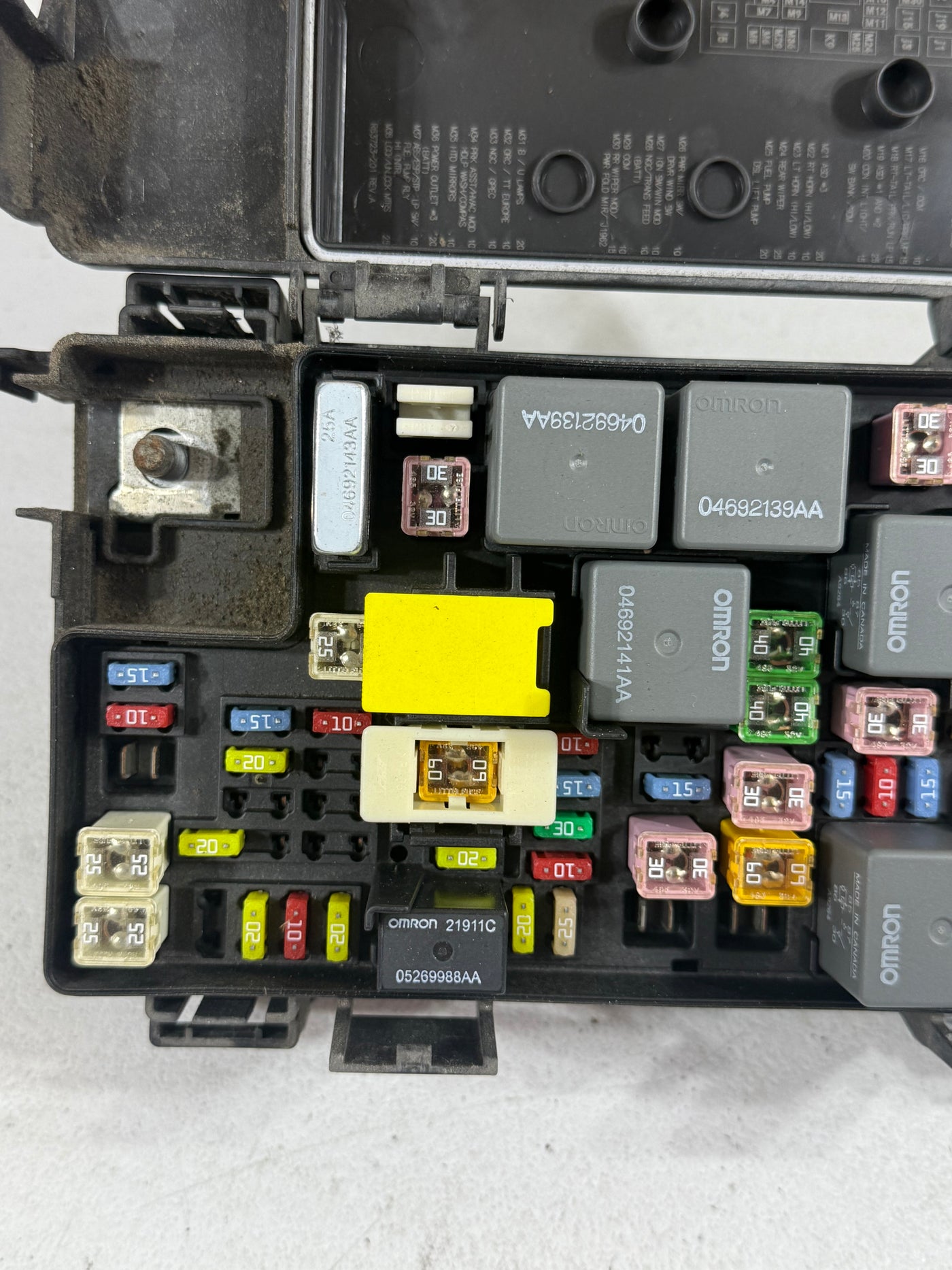 2010 Jeep Wrangler JK Totally Integrated Power Module Fuse Box TIPM 04692298AE