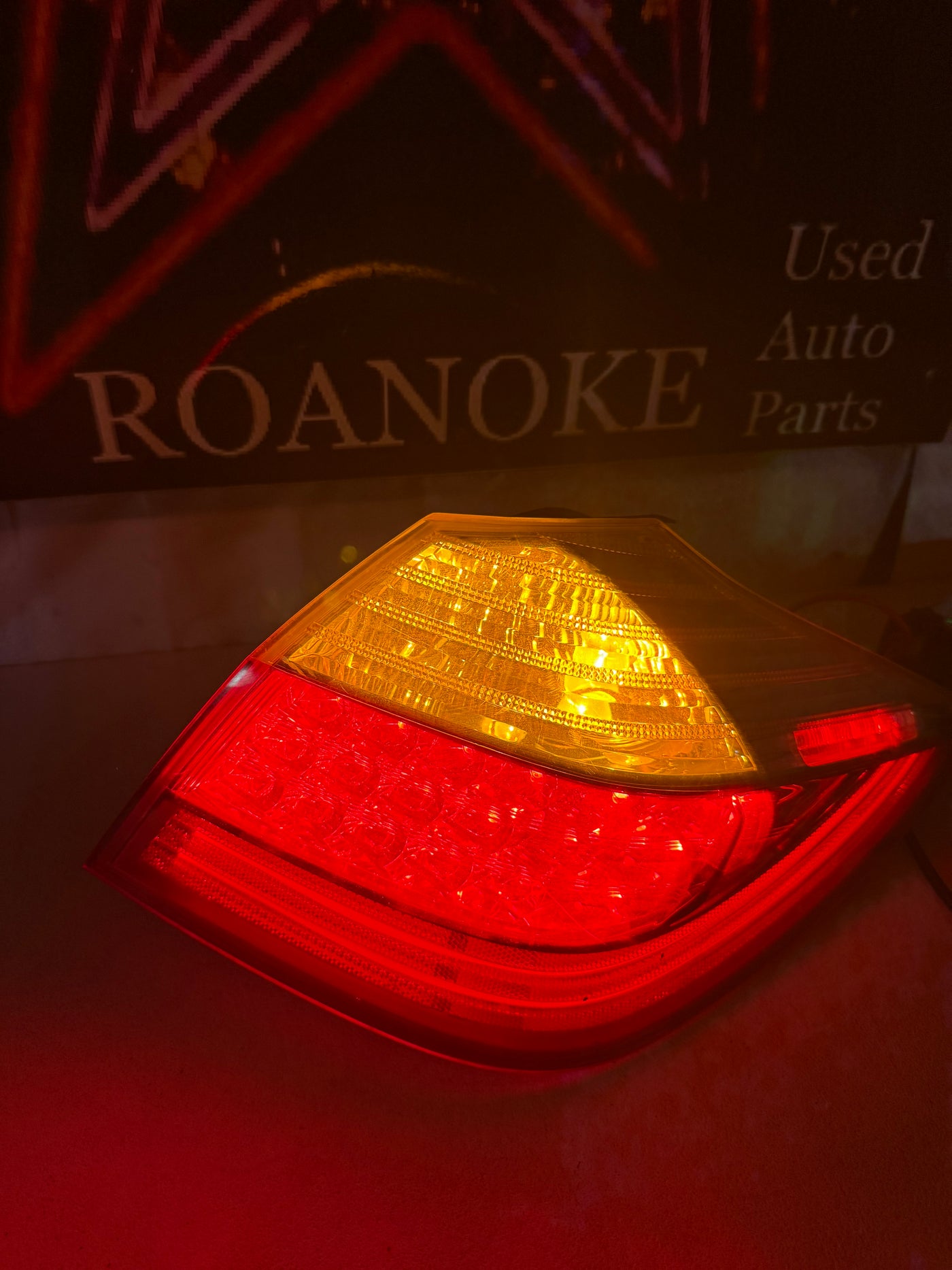 2009-2011 Hyundai Genesis Sedan Right/Passenger OUTER Tail Light Assembly OEM