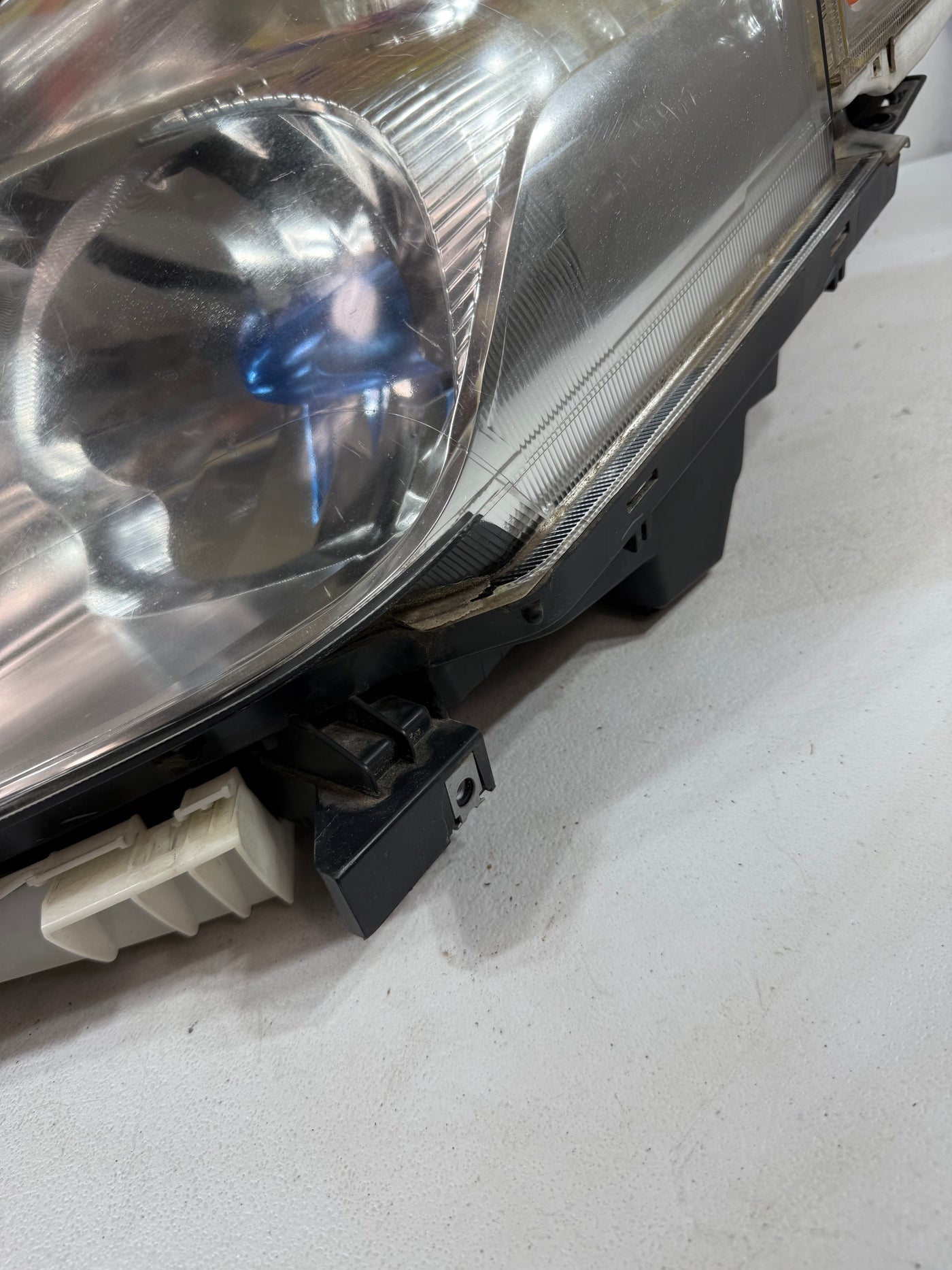 2013-2017 Nissan Leaf Halogen Headlight Assembly Left Driver Genuine OEM