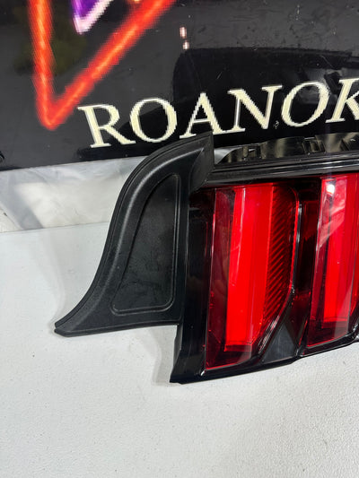 OEM 2015 2016 2017 FORD MUSTANG LED TAIL LIGHT RIGHT SIDE RH