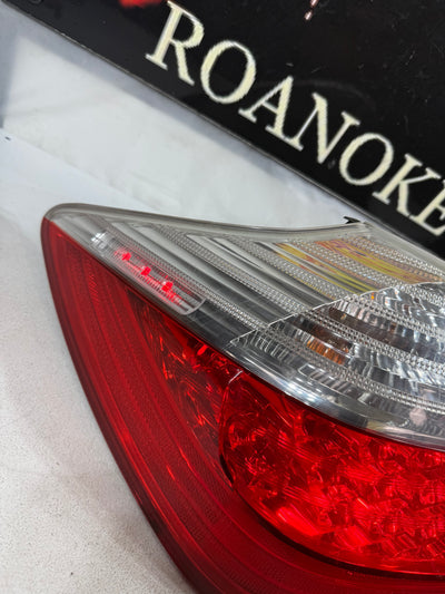 2009-2011 Hyundai Genesis Sedan Left Driver OUTER Tail Light Assembly OEM