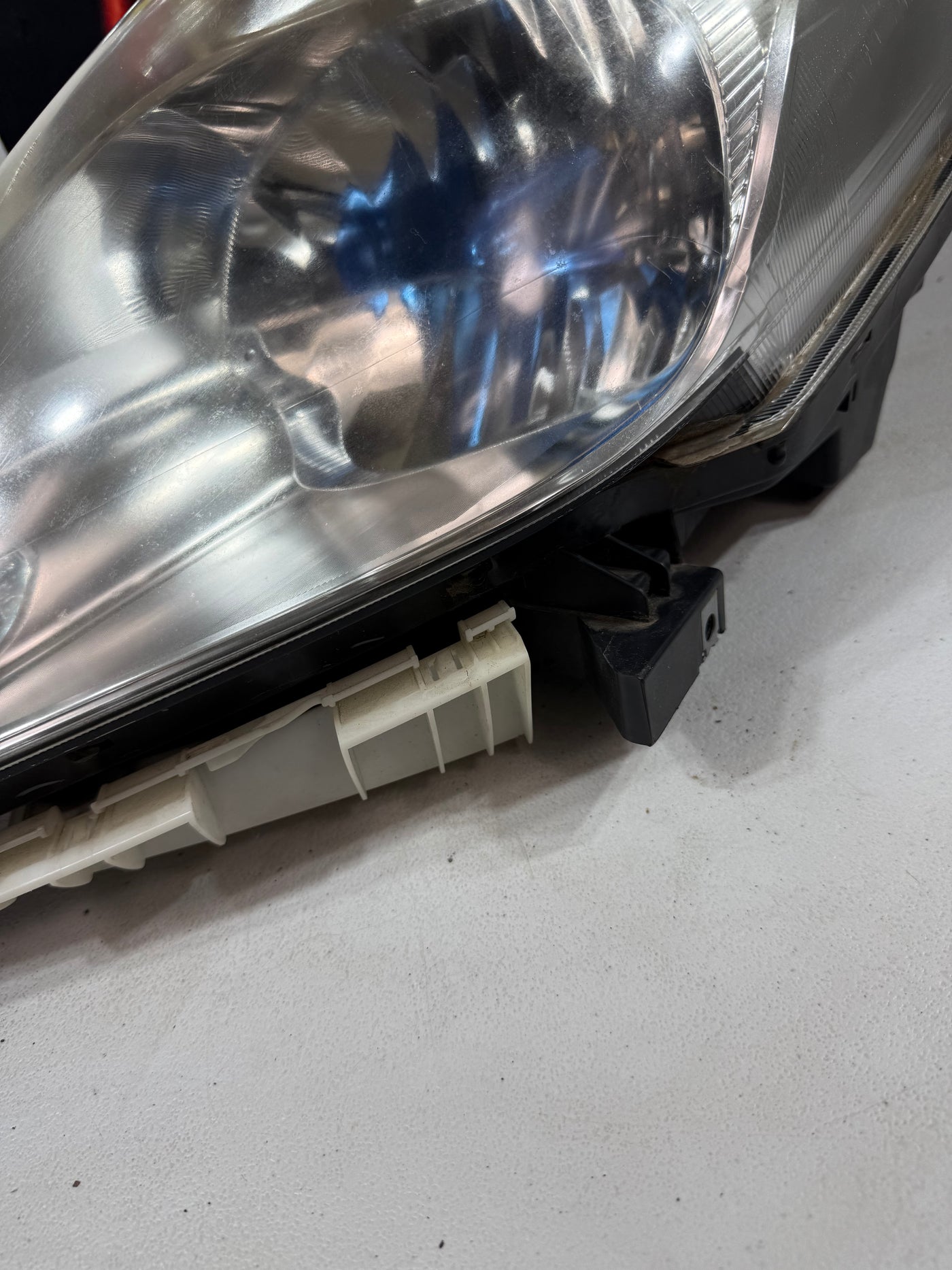 2013-2017 Nissan Leaf Halogen Headlight Assembly Left Driver Genuine OEM