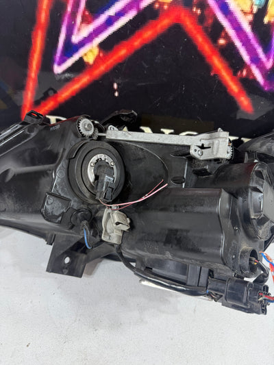 Xenon HID 2007-2009 Mitsubishi Outlander Right Passenger Headlight OEM