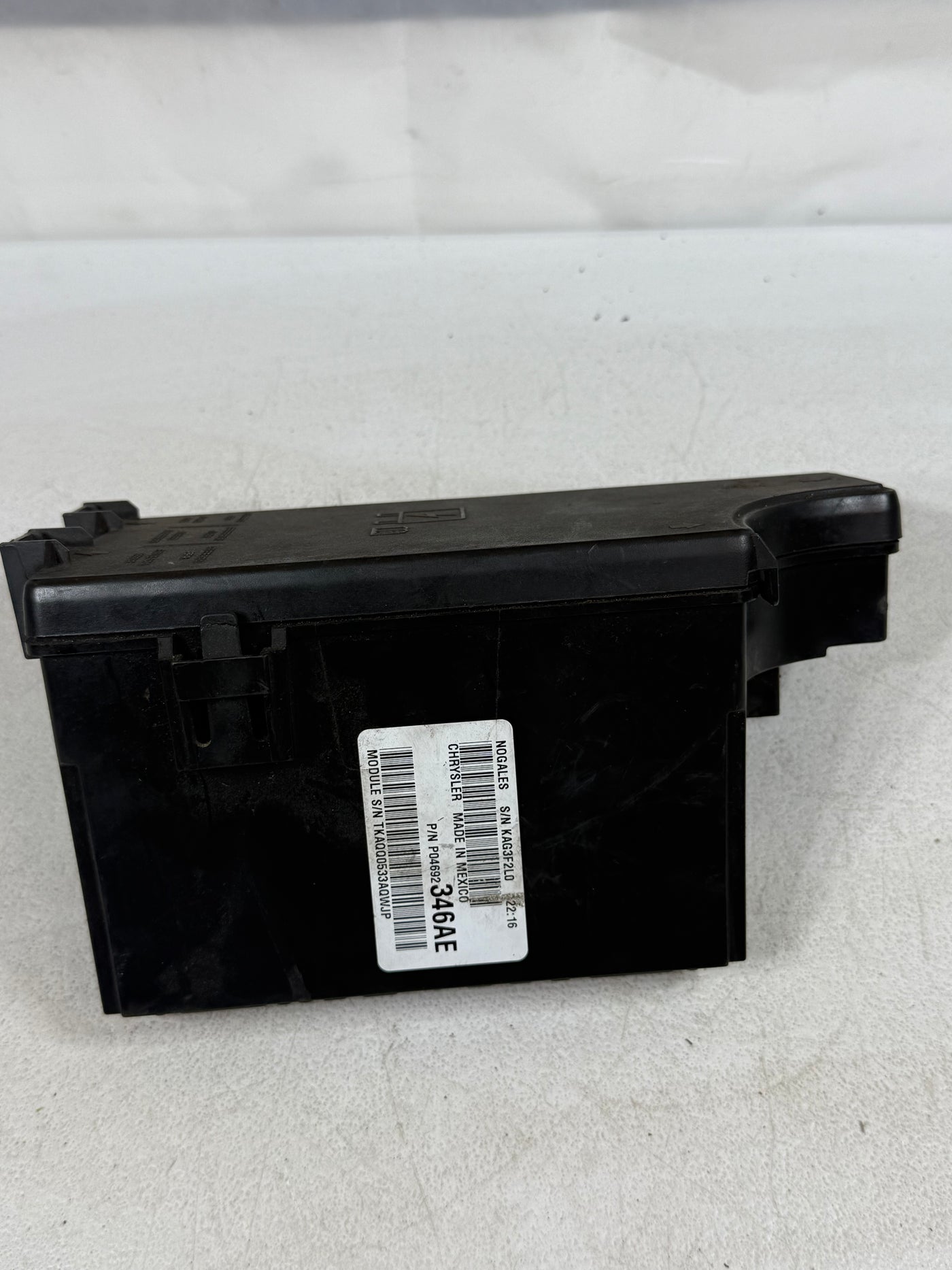 2011 - 2014 Chrysler 200 Fuse Box Relay Distribution Block P04692346AE OEM