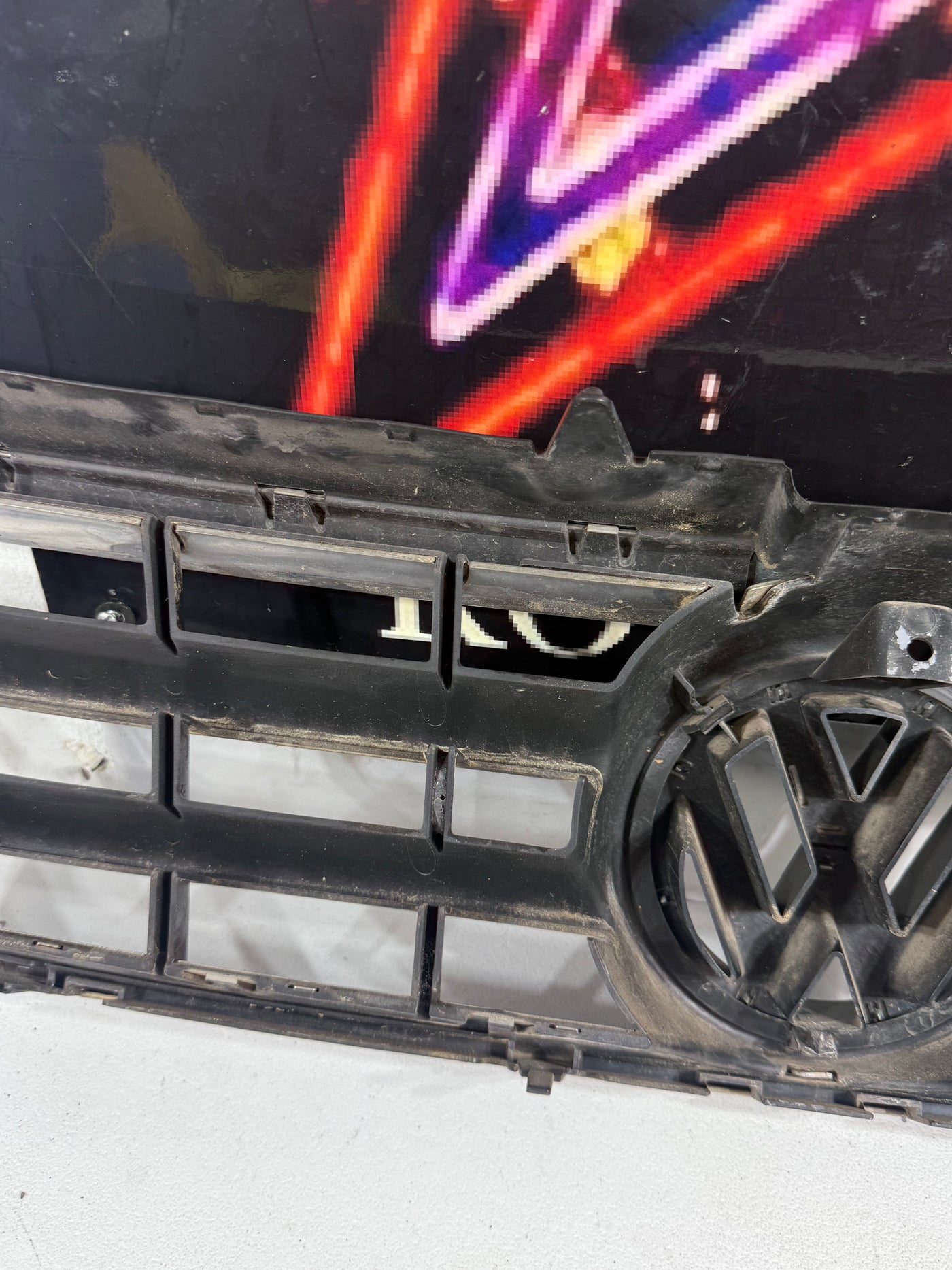 2004-2007 VW Touareg Upper Radiator Bumper Grille Grill Chrome OEM
