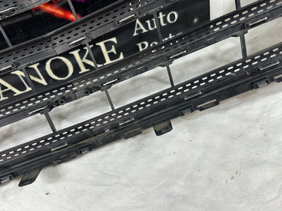 Grille Grill 2018-2020 Chevrolet Traverse 23376131 OEM