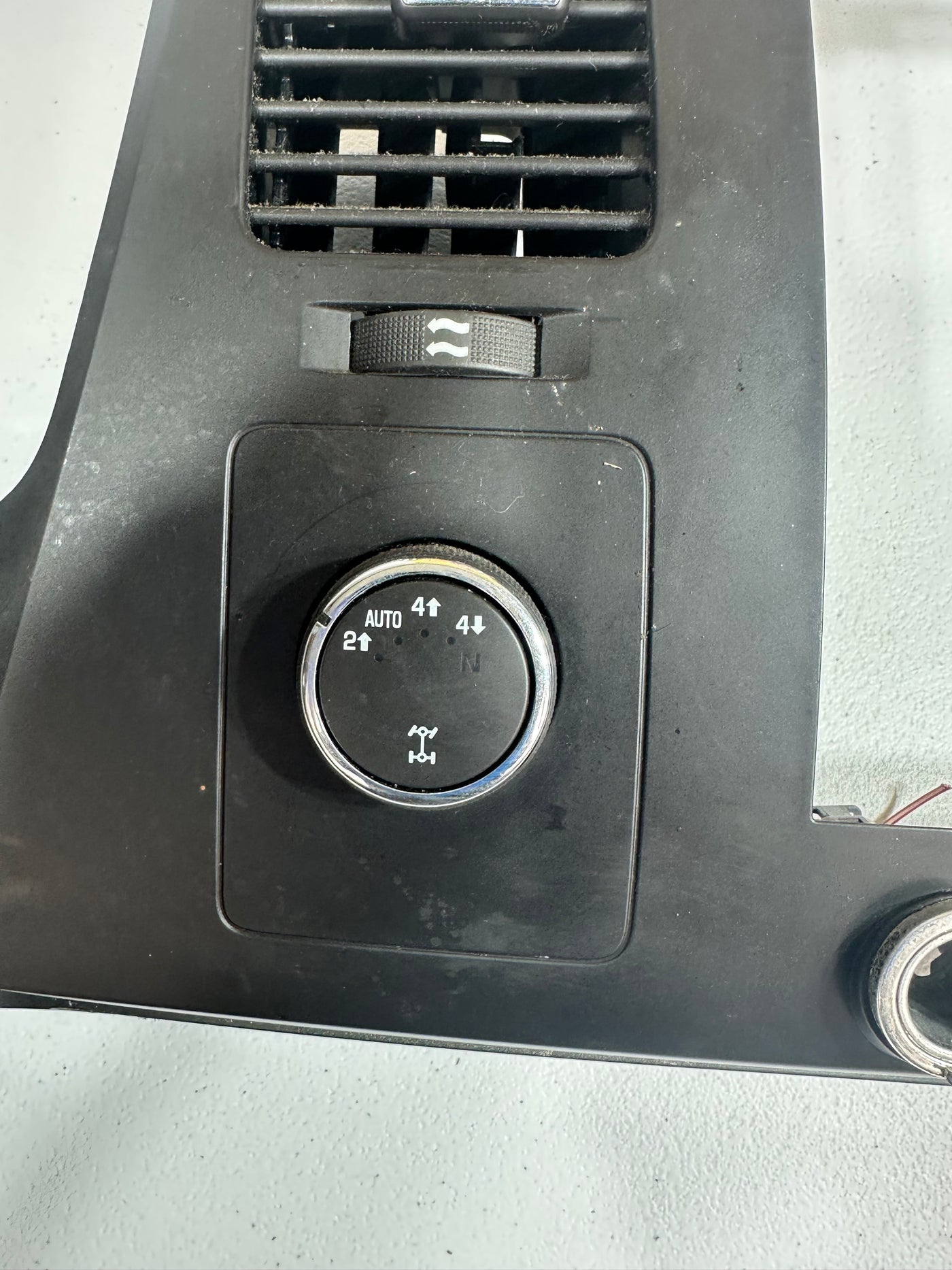 2007 - 2013 Chevrolet Chevy Silverado GMC Sierra Dash Radio 12V Vent Bezel
