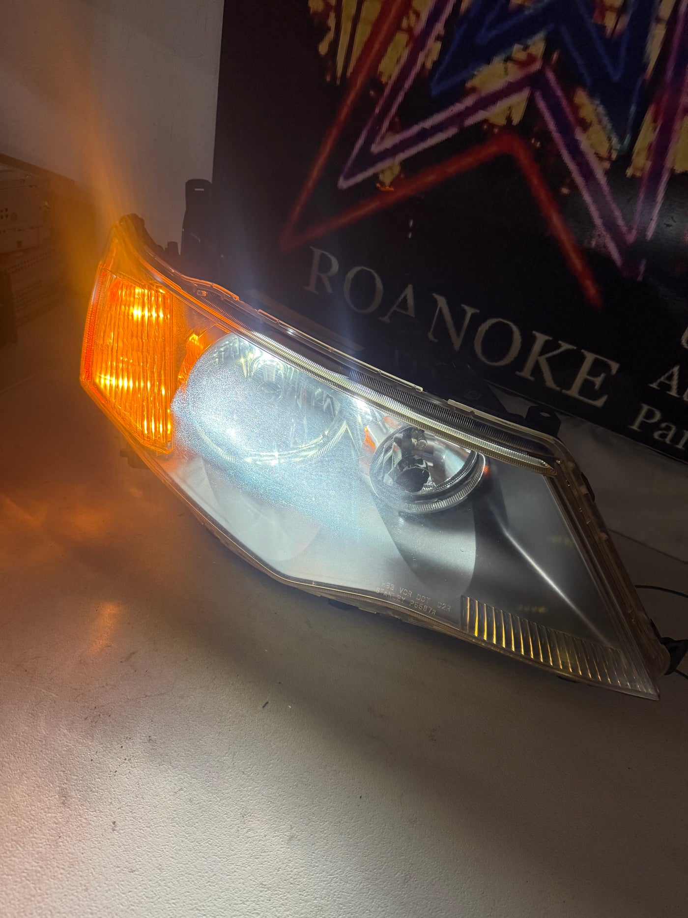 Xenon HID 2007-2009 Mitsubishi Outlander Right Passenger Headlight OEM