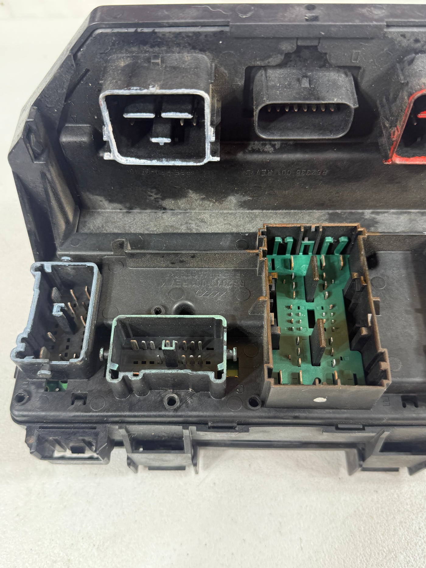 2013 Chrysler Town & Country Dodge Grand Caravan TIPM Fuse Relay Box 68163904AC