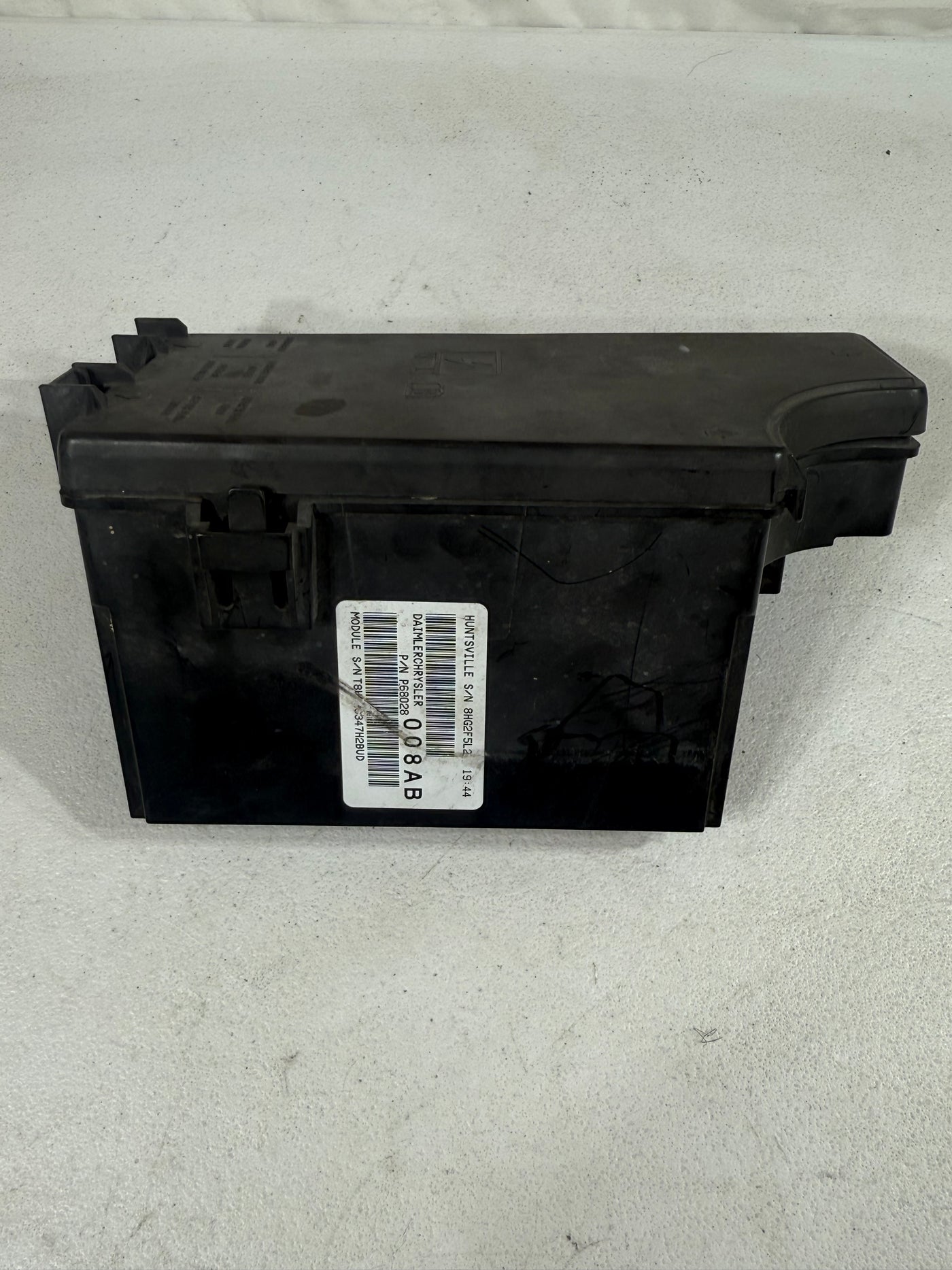 2008-2009 Chrysler Sebring Dodge Avenger Relay Fuse Box P68028008AB Module OEM