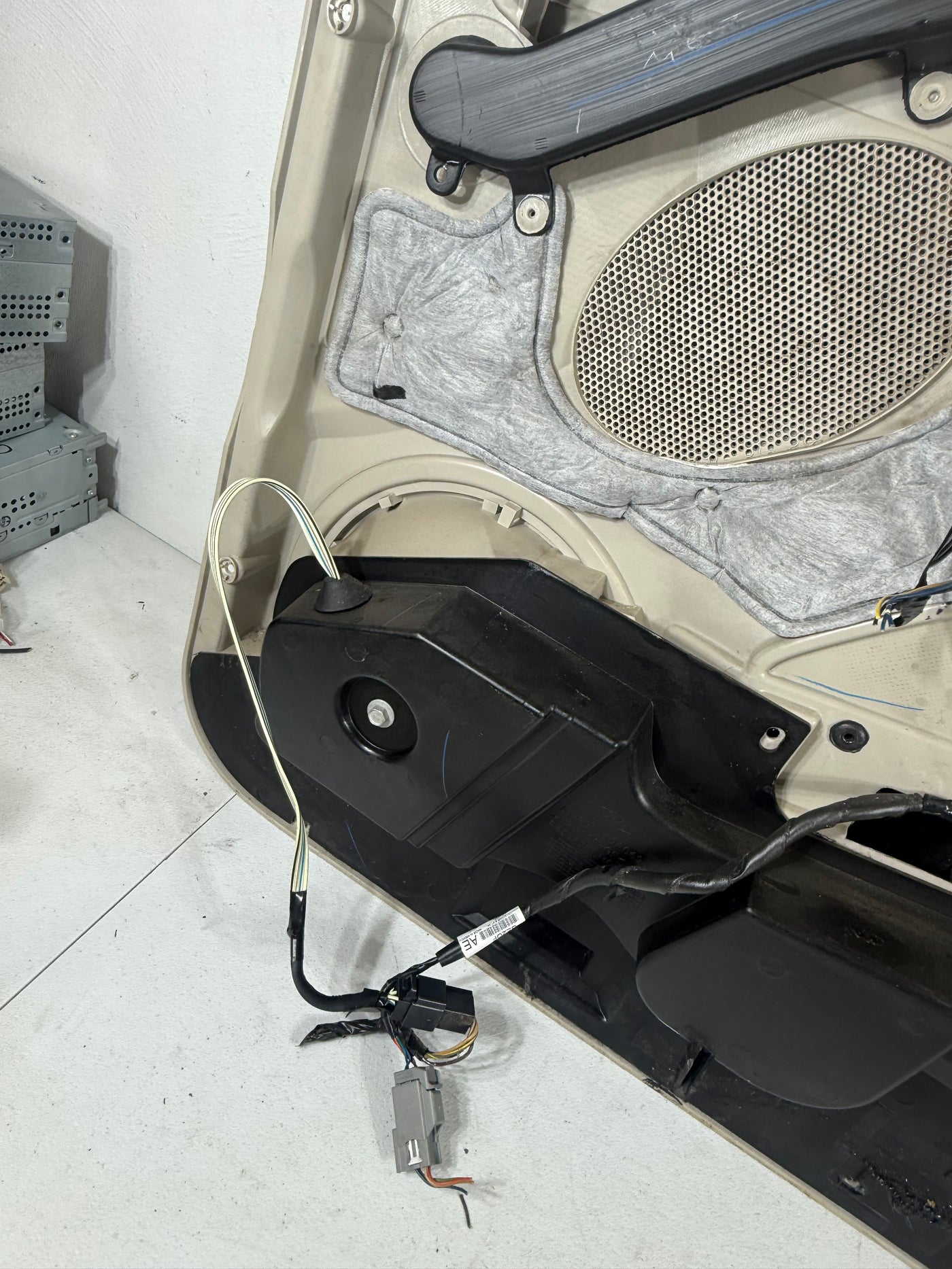 OEM 2010 - 2014 FORD MUSTANG COUPE LEFT DRIVER DOOR PANEL BEIGE SHAKER