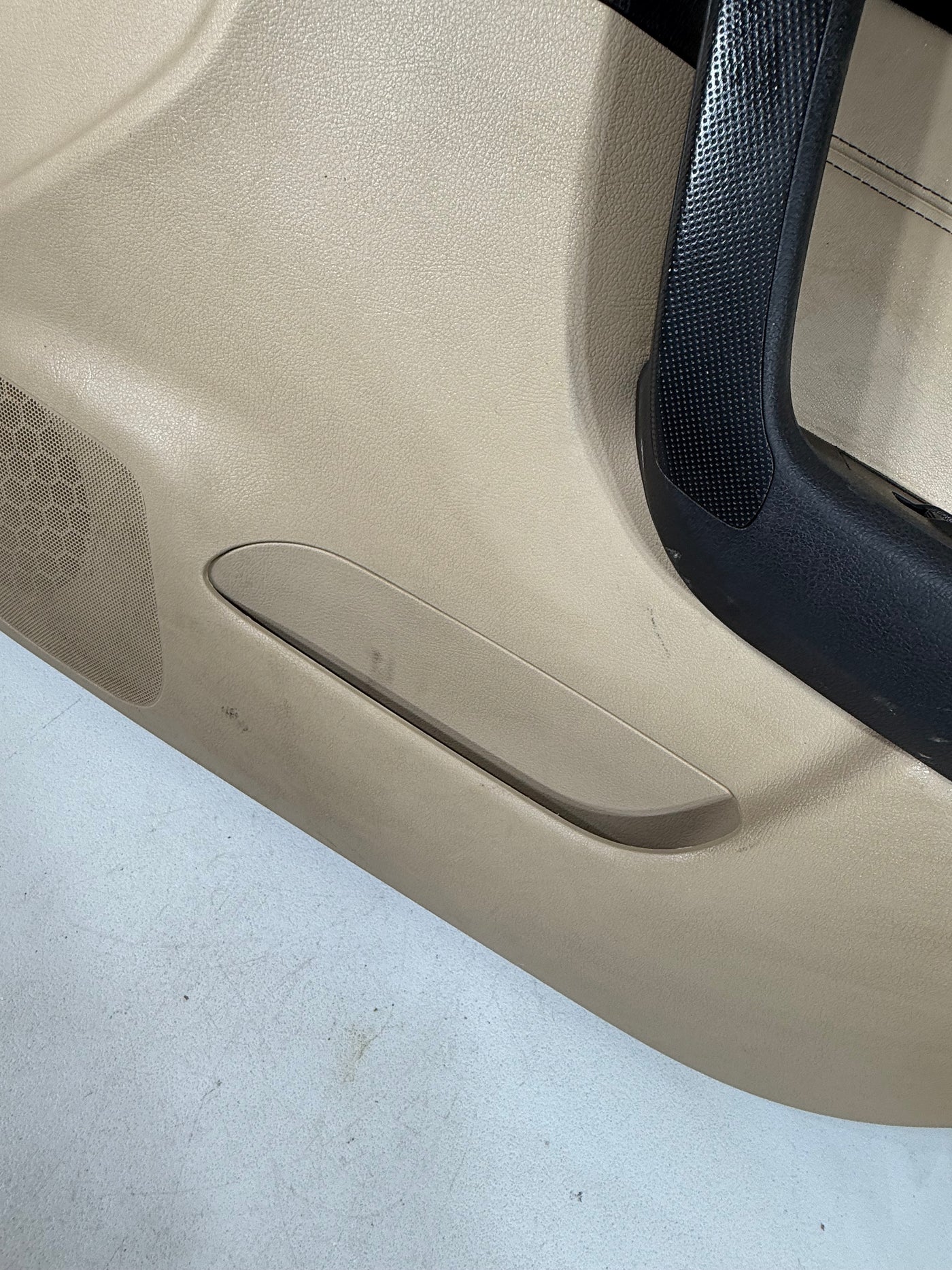2006 - 2010 HUMMER H3 Door Panel Front Right Passenger Side OEM