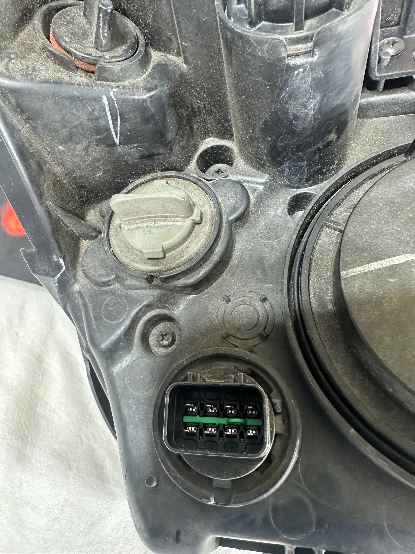 Passenger Headlight Korea Built Halogen Fits 13-16 SANTA FE 301732