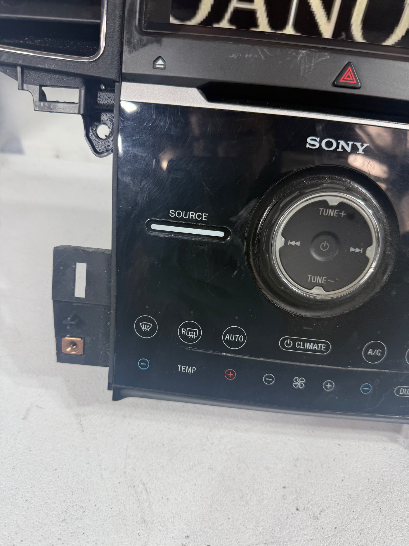 2014 2015 2016 2017 Ford Taurus Sony Radio Dash Bezel Climate Control  Vents